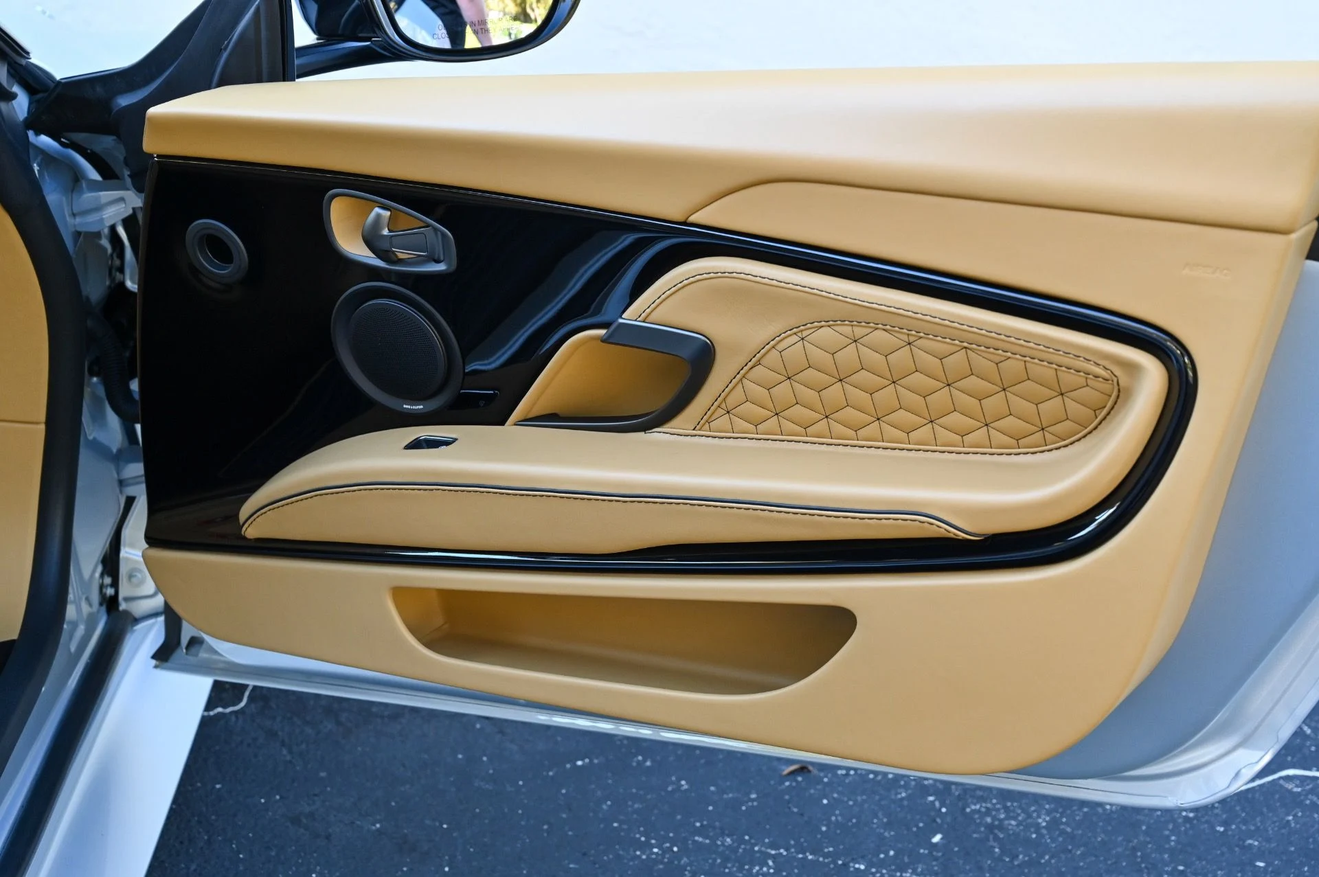 mph054_3748315745_Used_2020_Aston_Martin_DBS_Superleggera_1708981945_36ea43c994