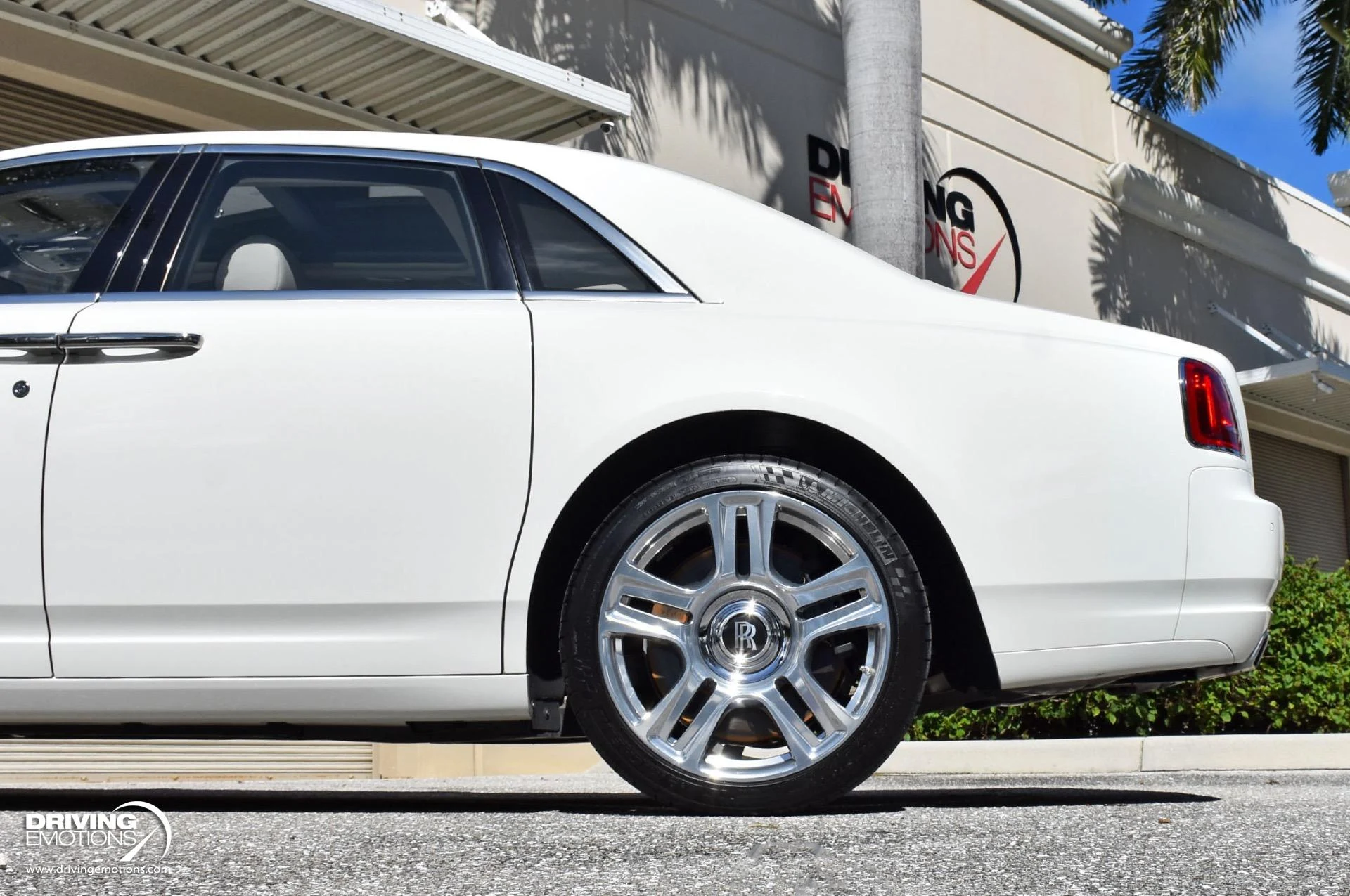 mph054_3868259825_872_p55_l_1405146edd