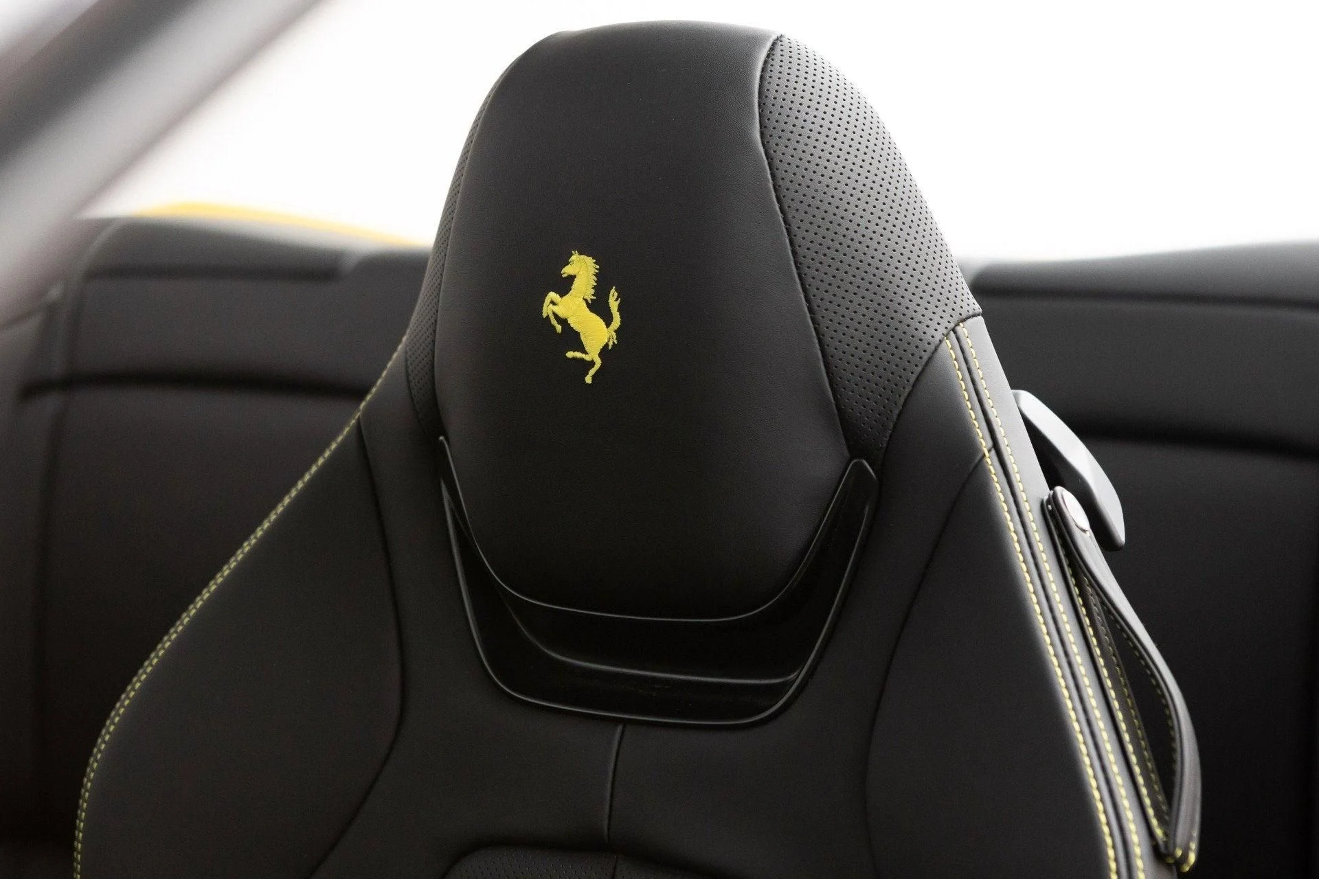 mph054_3868960601_Used_2020_Ferrari_Portofino_1777367933_23eaf7efbc