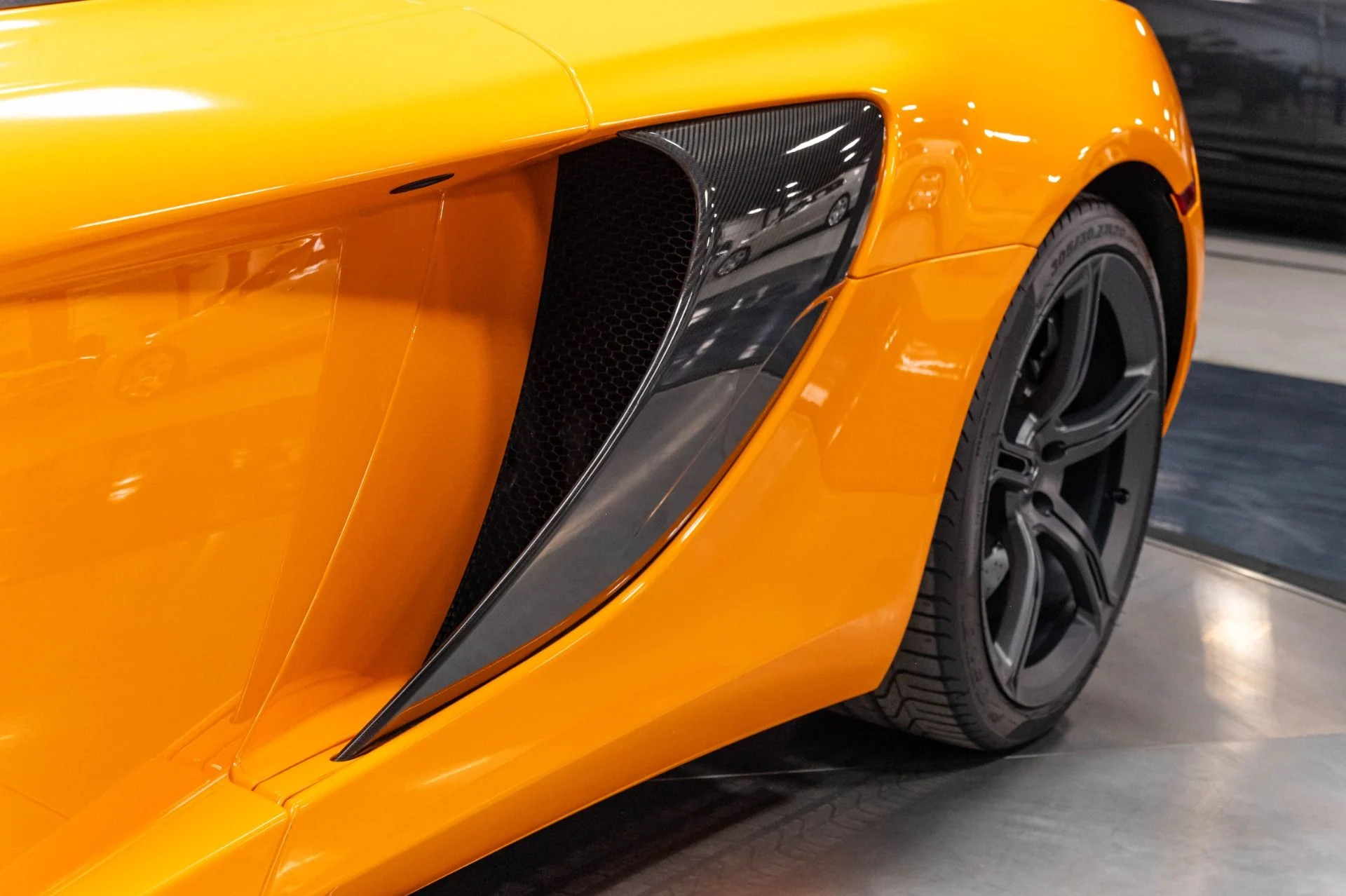 mph054_3872585433_Used_2015_Mc_Laren_650_S_Spider_1784647983_e43adc3b61