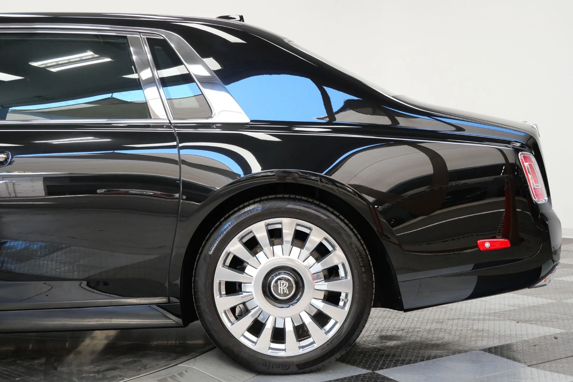 mph054_3893690796_Used_2019_Rolls_Royce_Phantom_The_Phantom_Package_Very_Low_Miles_Bespoke_Audio_1791821565_979f0015c1