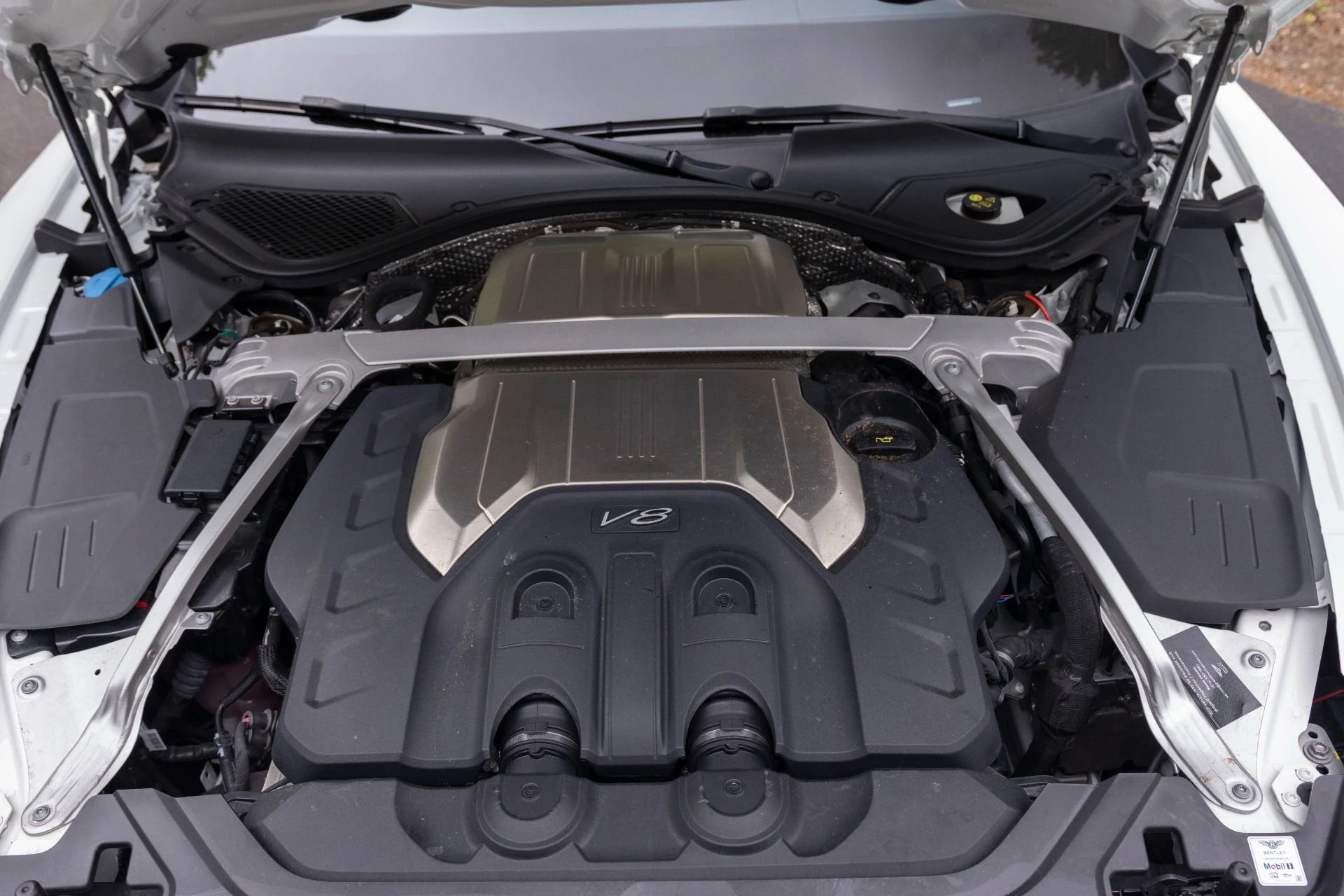 mph054_3939320014_Used_2024_Bentley_Flying_Spur_V8_1779398452_a7fa79b031