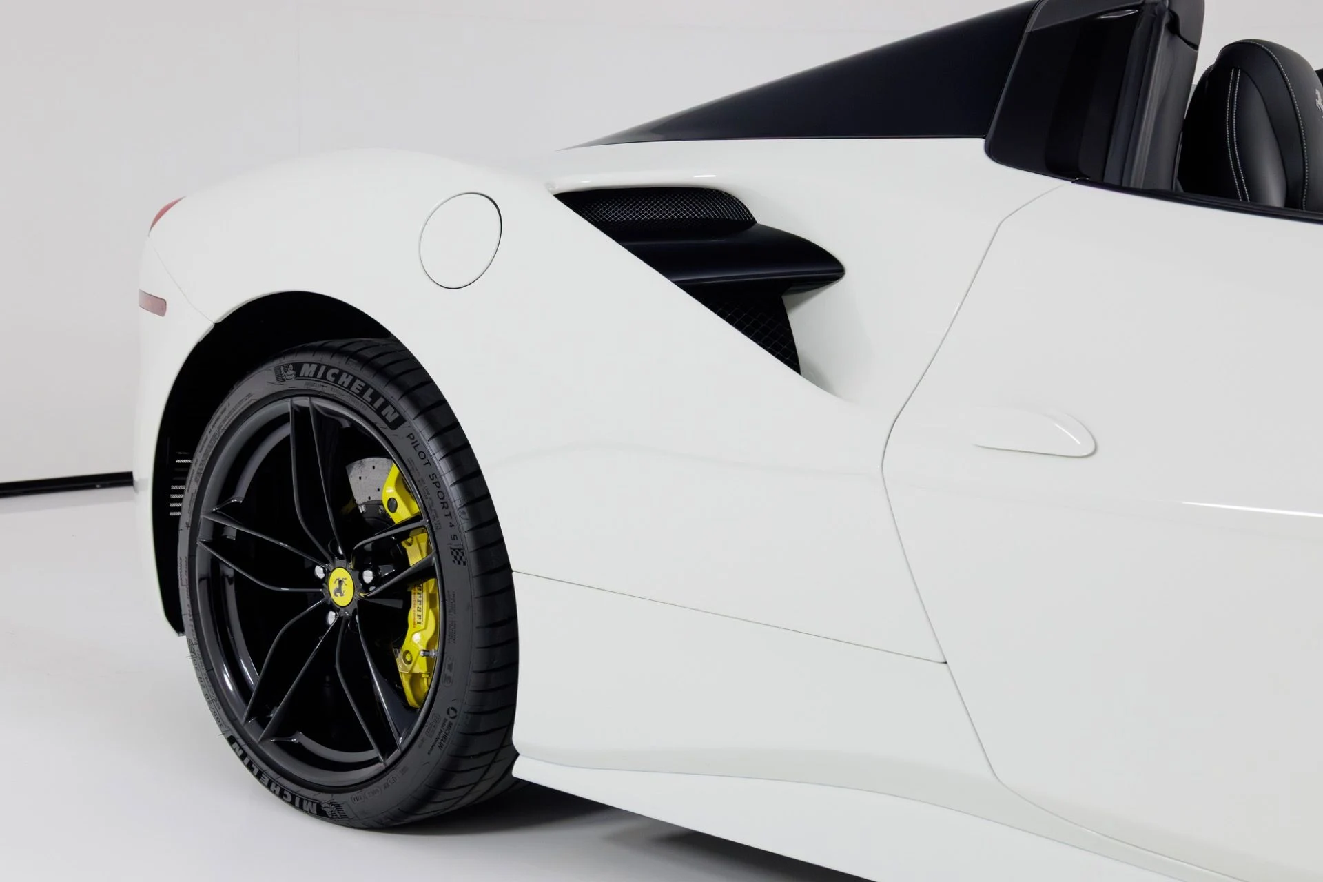 mph054_3940041406_Used_2018_Ferrari_488_Spider_1768934446_d431e04ae2