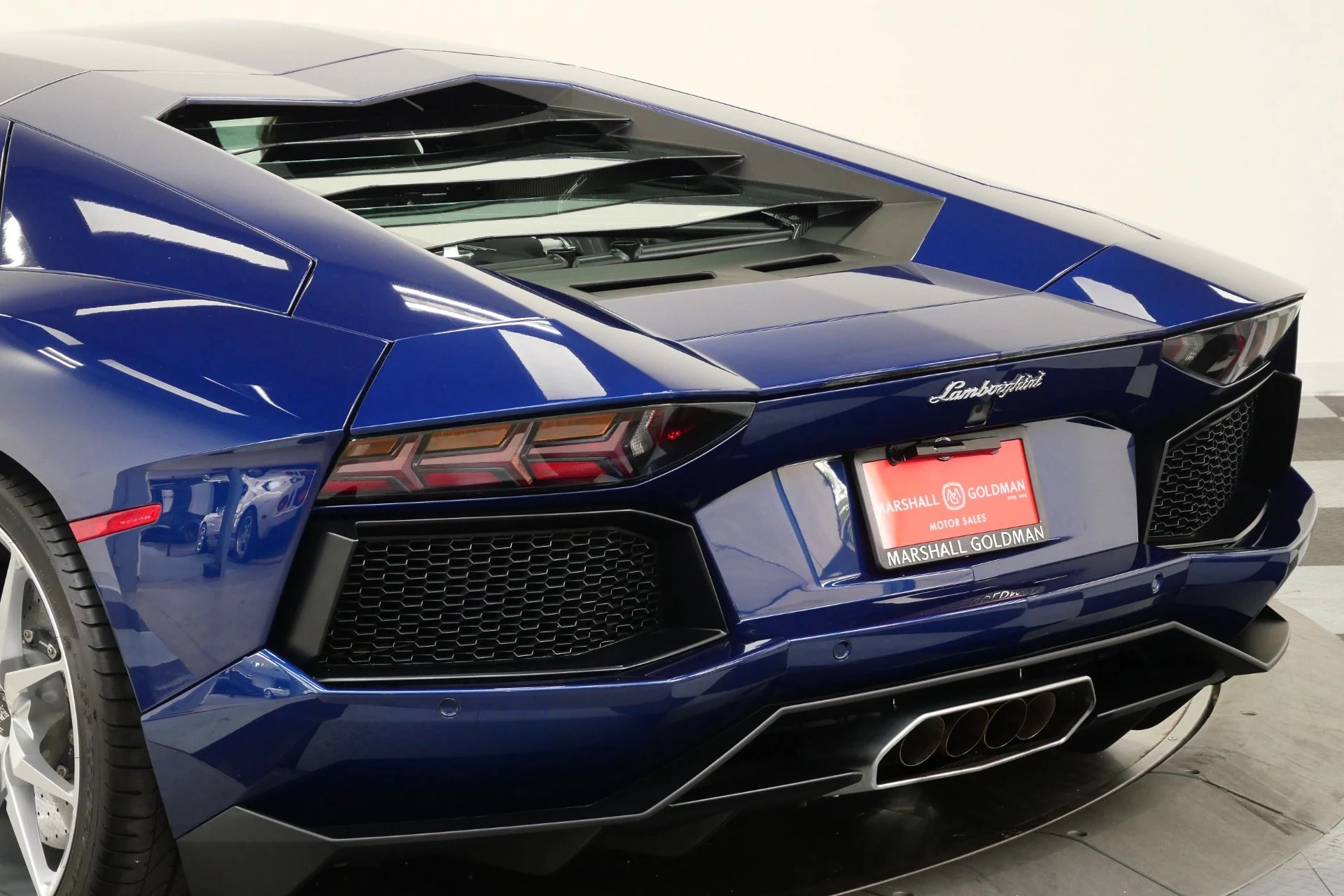 mph054_3941589749_Used_2014_Lamborghini_Aventador_LP_700_4_Beautiful_Color_Combination_Transparent_Engine_Bonnet_1774983686_2b4c832686
