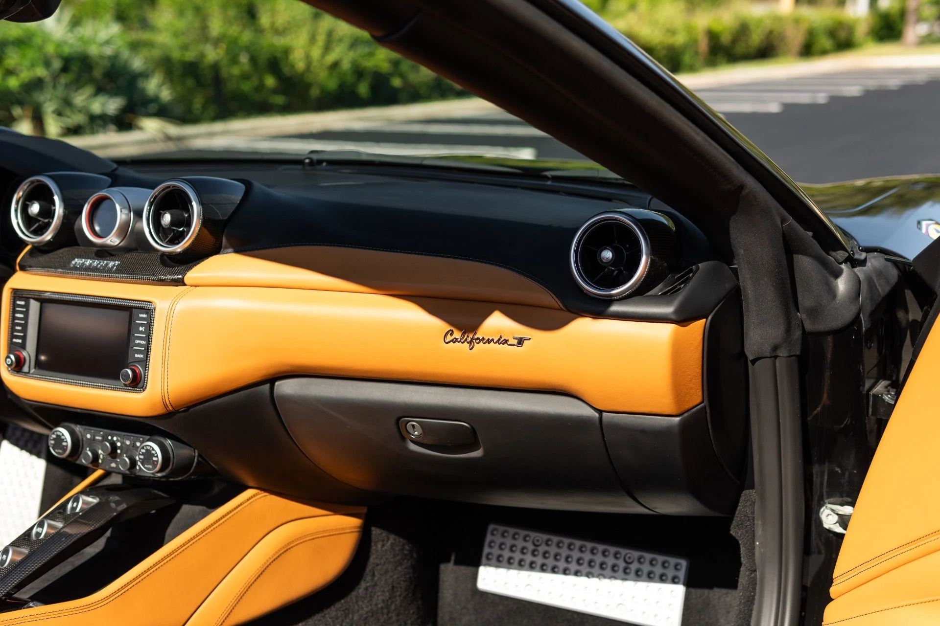 mph054_3986007111_Used_2017_Ferrari_California_T_1767065452_ee6d8c1d40