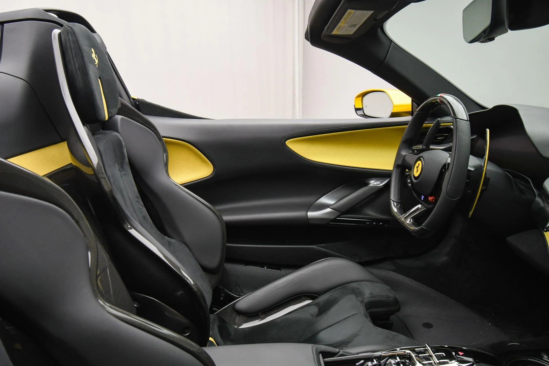 mph054_4007532086_Used_2022_Ferrari_SF_90_Spider_1755677357_8cf6a69436