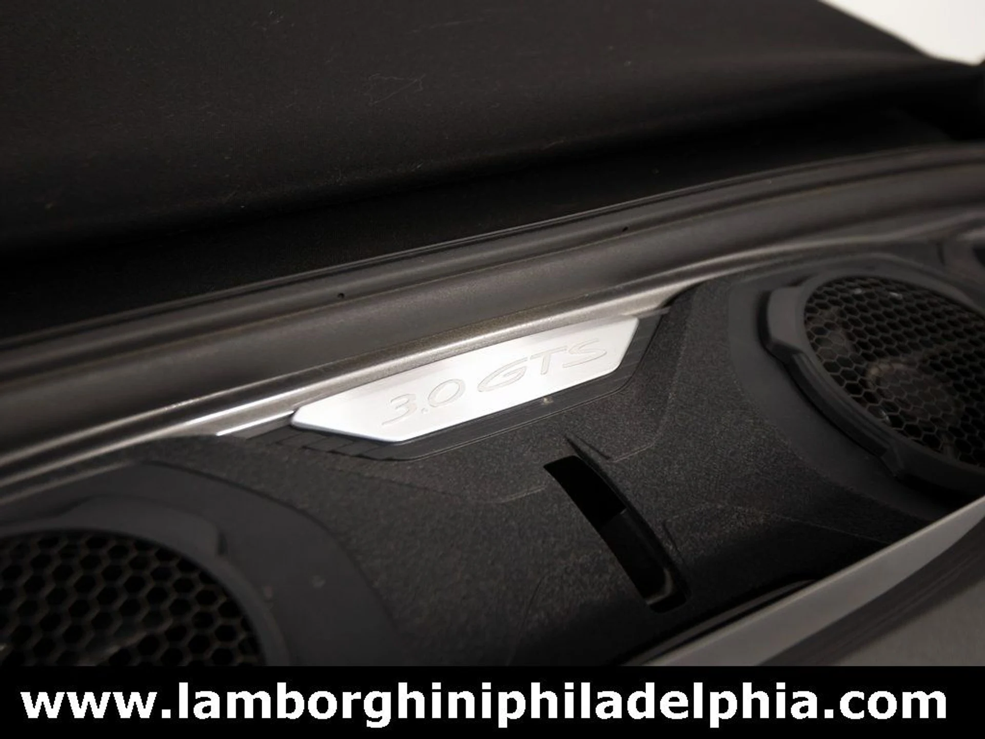 mph054_4032332685_e4204bf5252f834514841528ce9a8e89x_bcf7b9d6de