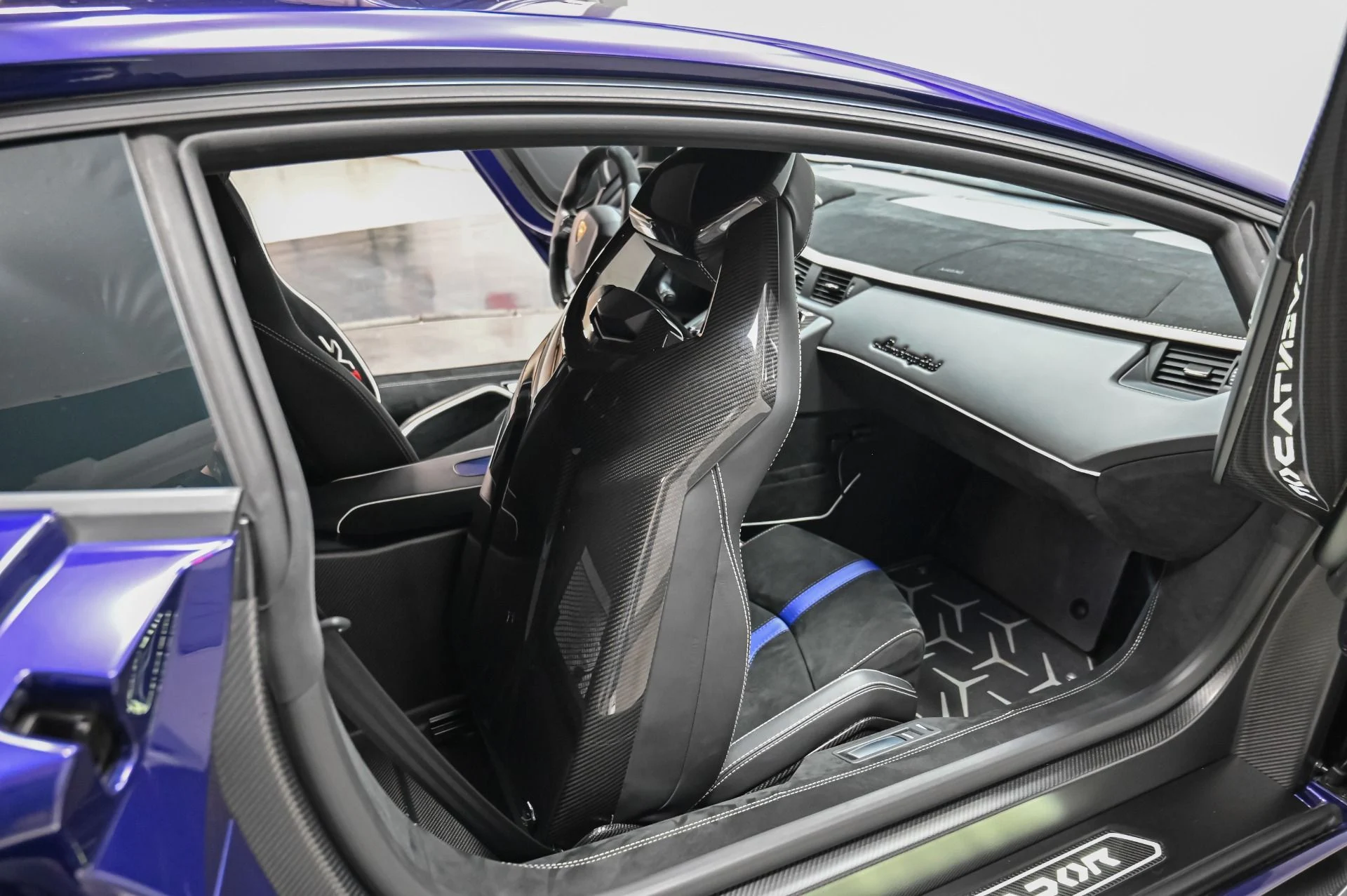 mph054_4041858041_Used_2019_Lamborghini_Aventador_SVJ_1760550459_66cd39a81e