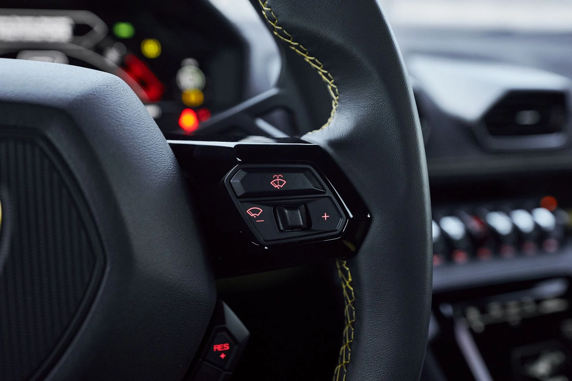 mph054_4049774169_Used_2023_Lamborghini_Huracan_Tecnica_Base_1765333566_c1c6130b3d