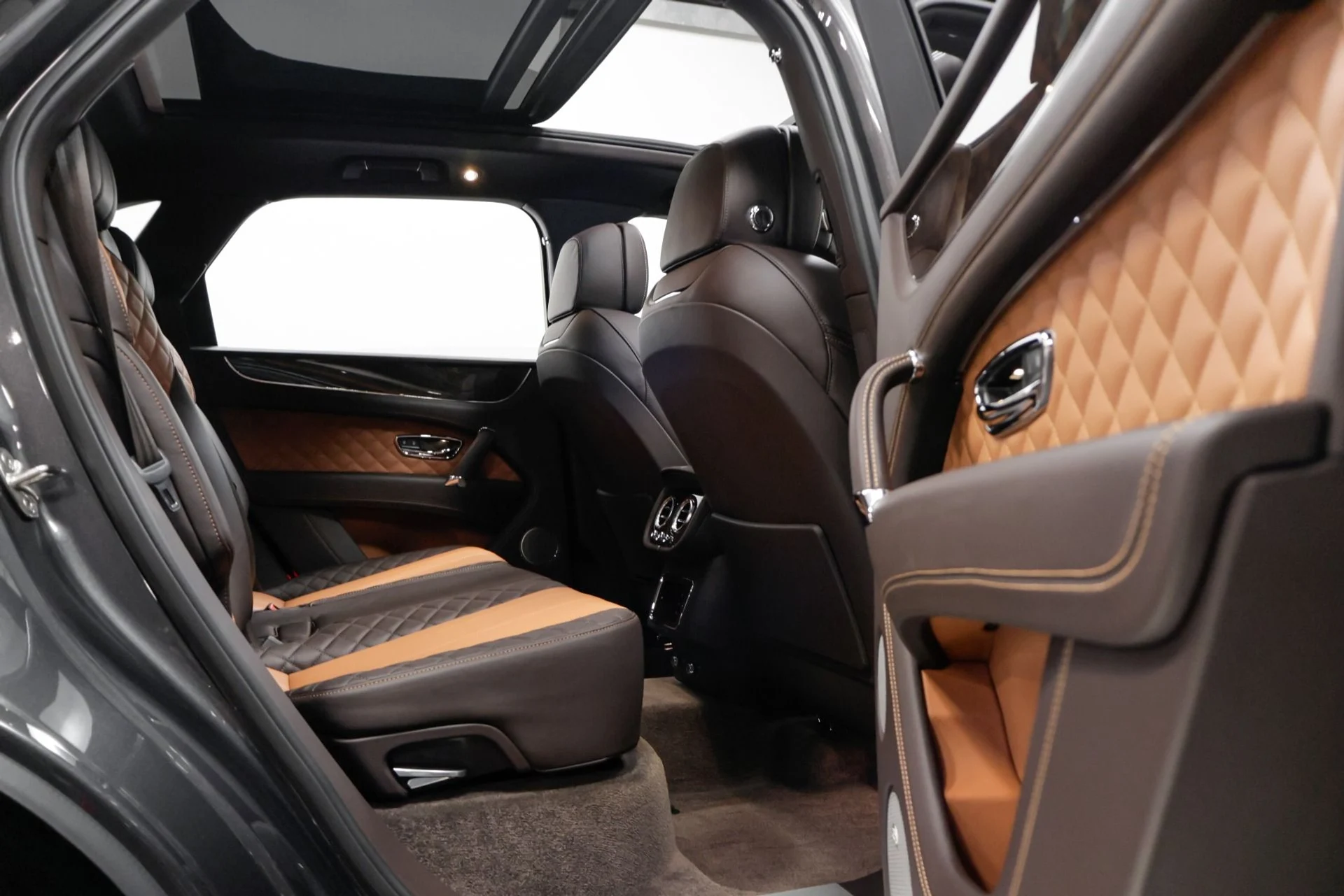 mph054_4052256828_Used_2020_Bentley_Bentayga_V8_1761664862_781b6dd7d1