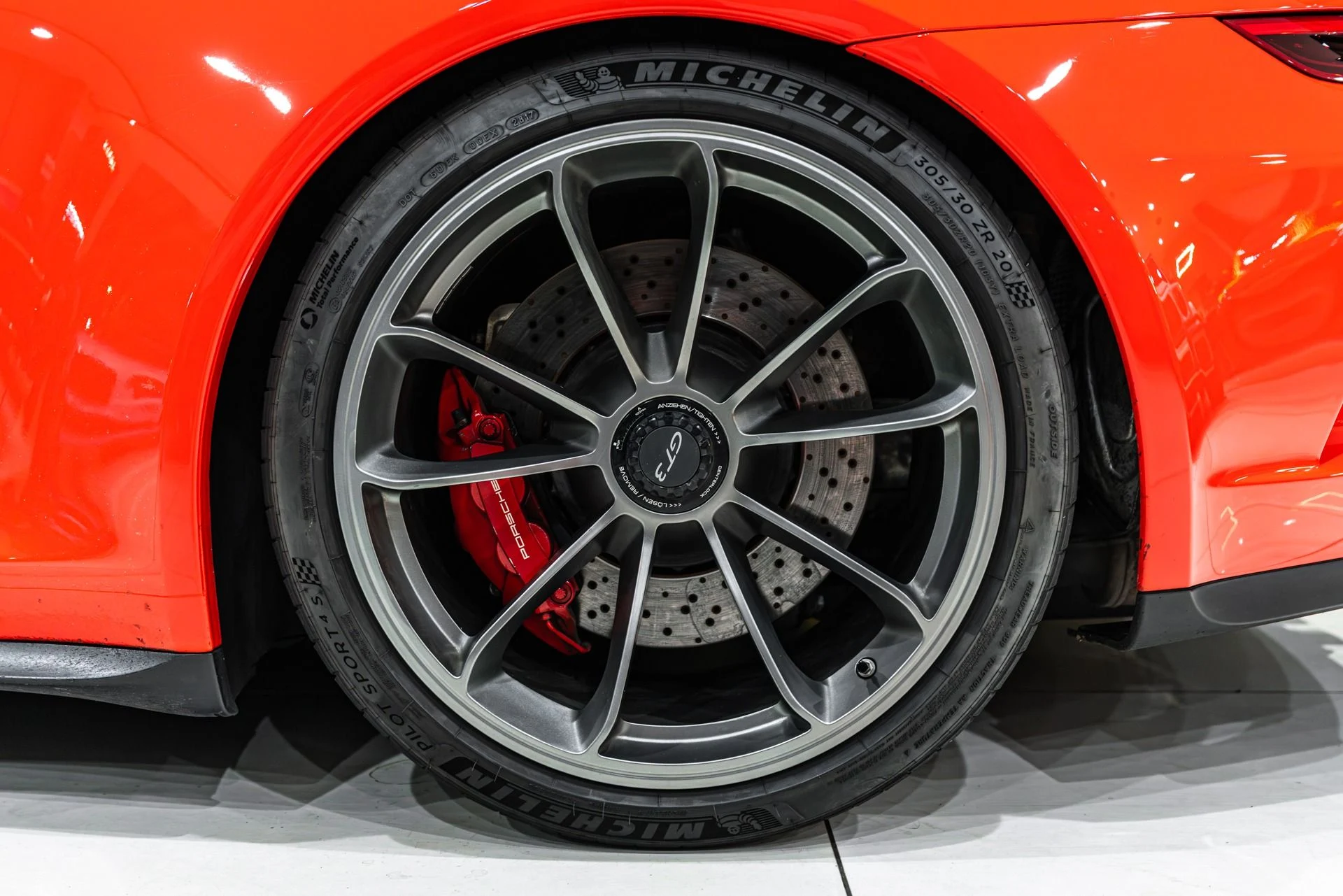 mph054_4091887068_13130_p55_l_427fa28235