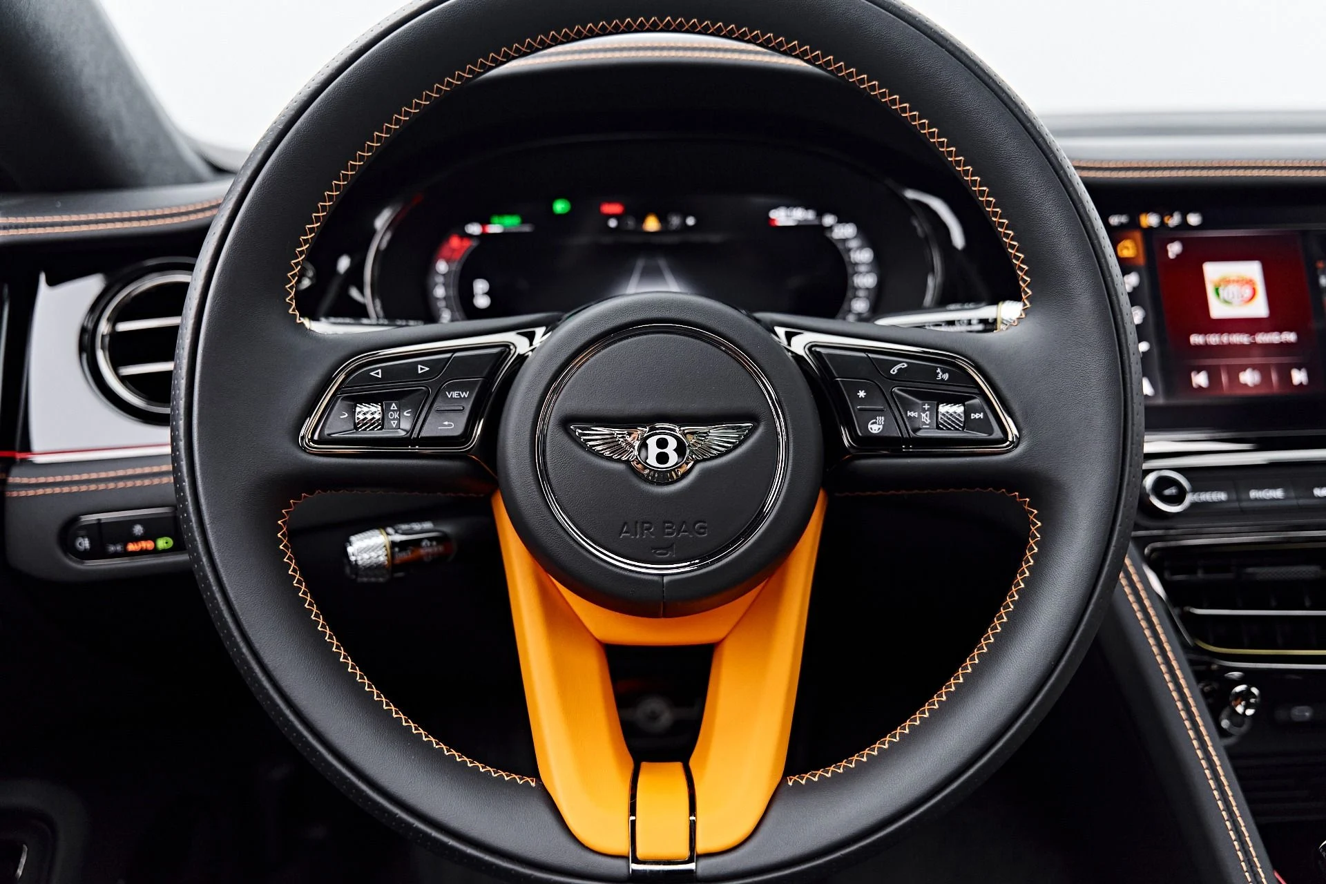 mph054_4127776944_Used_2025_Bentley_Flying_Spur_Black_Edition_1790368103_b2a2bbba45