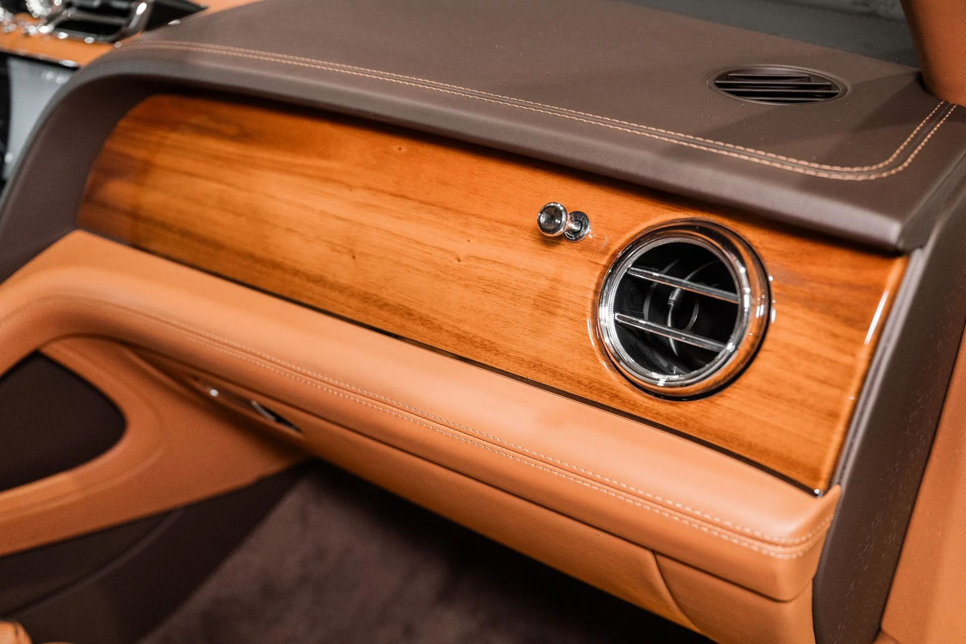 mph054_4146303147_Used_2022_Bentley_Bentayga_V8_1792247814_322073322b