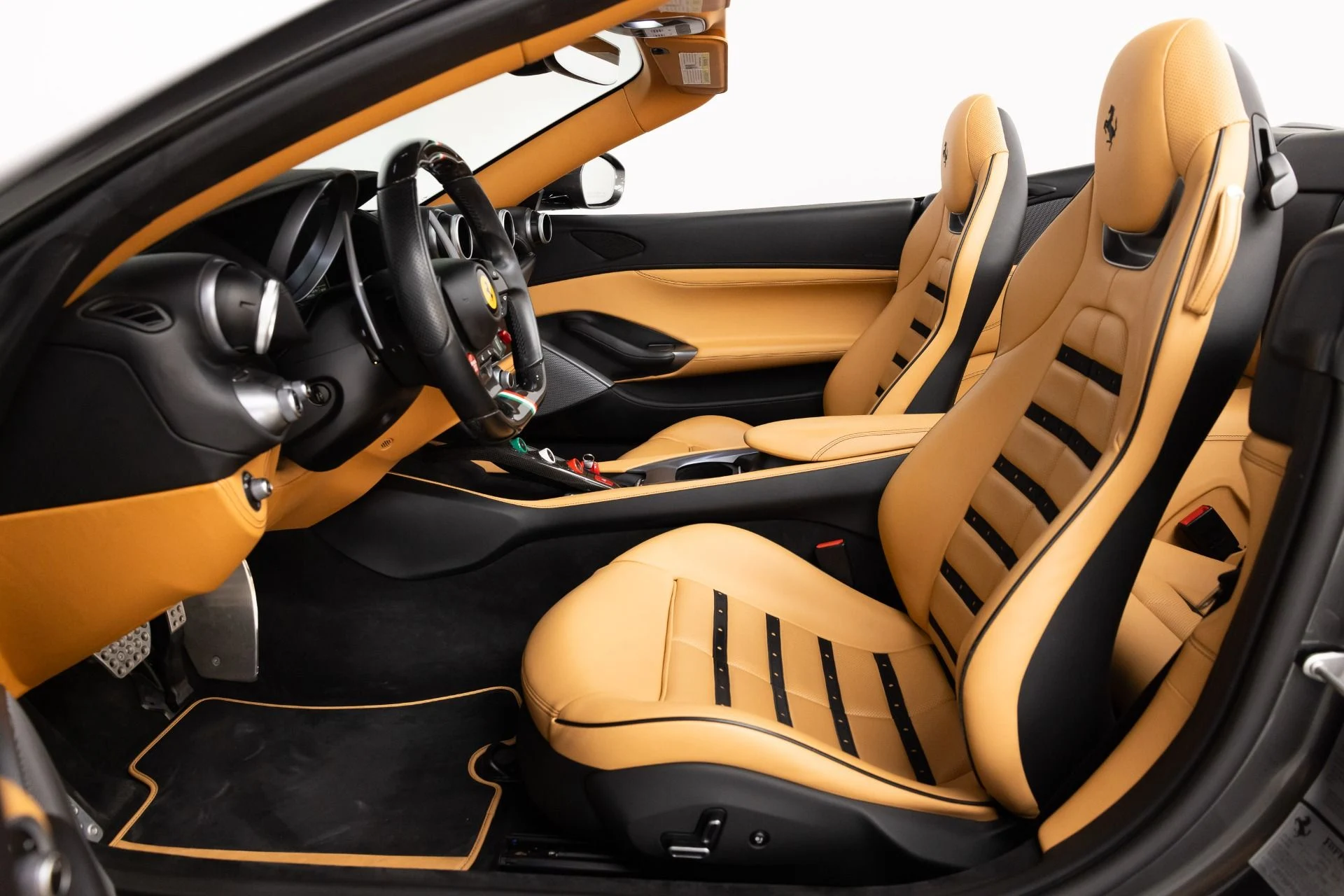 mph054_4187693749_Used_2019_Ferrari_Portofino_1784318212_1f90c1a6bf