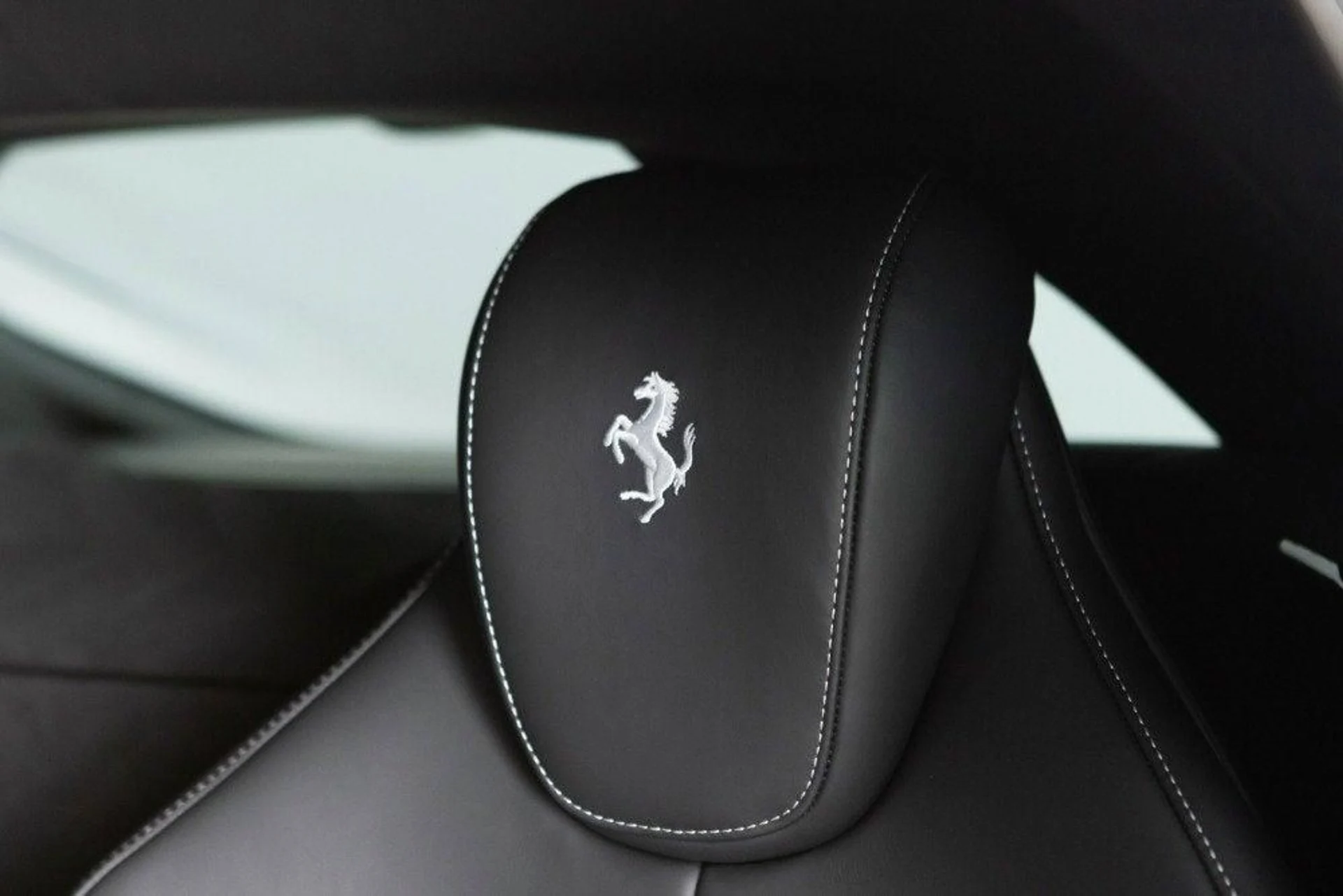 mph054_4205239136_Used_2025_Ferrari_Purosangue_1777382831_3734647bb8