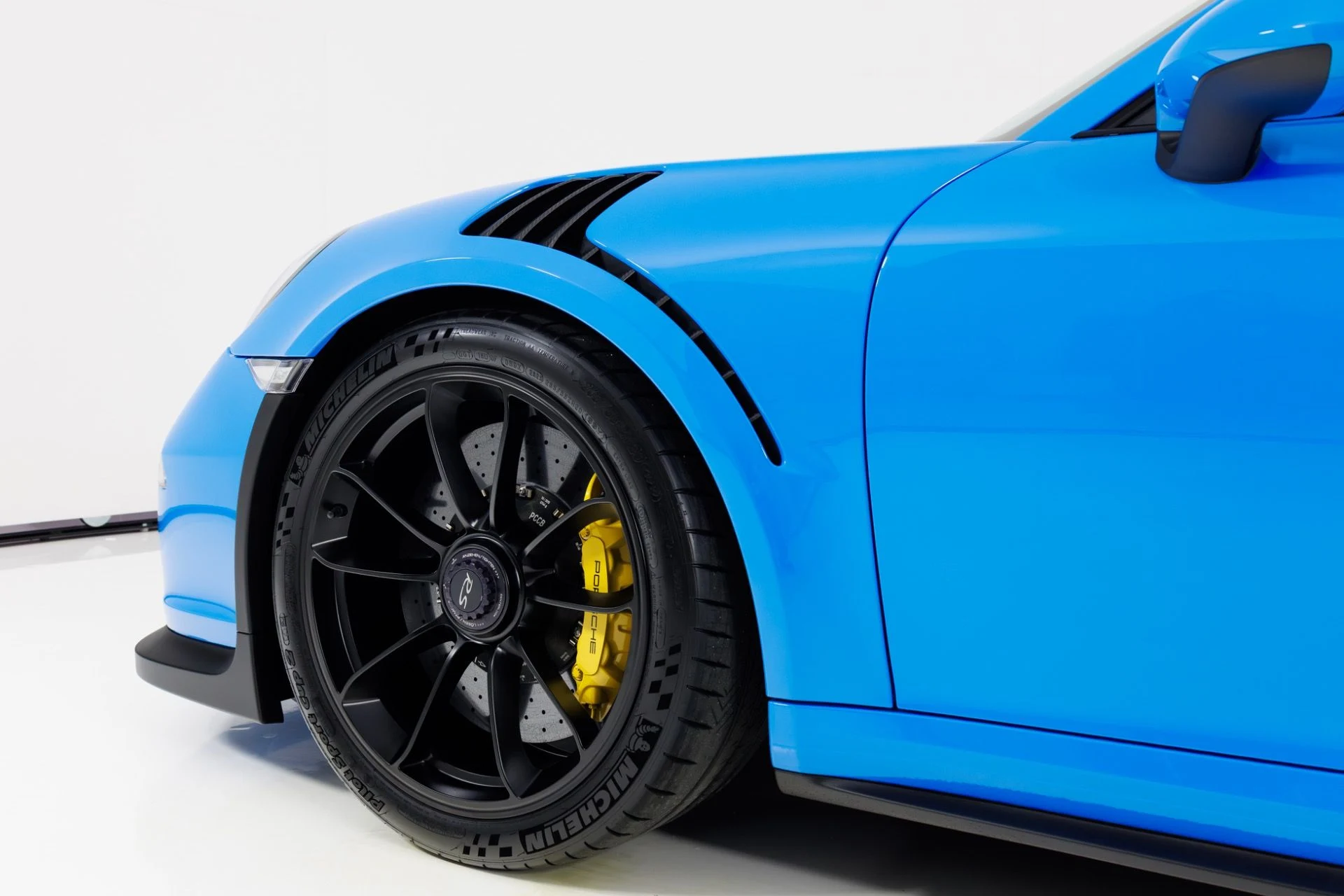 mph054_4223622102_Used_2016_Porsche_911_GT_3_RS_1769037891_620bcade84