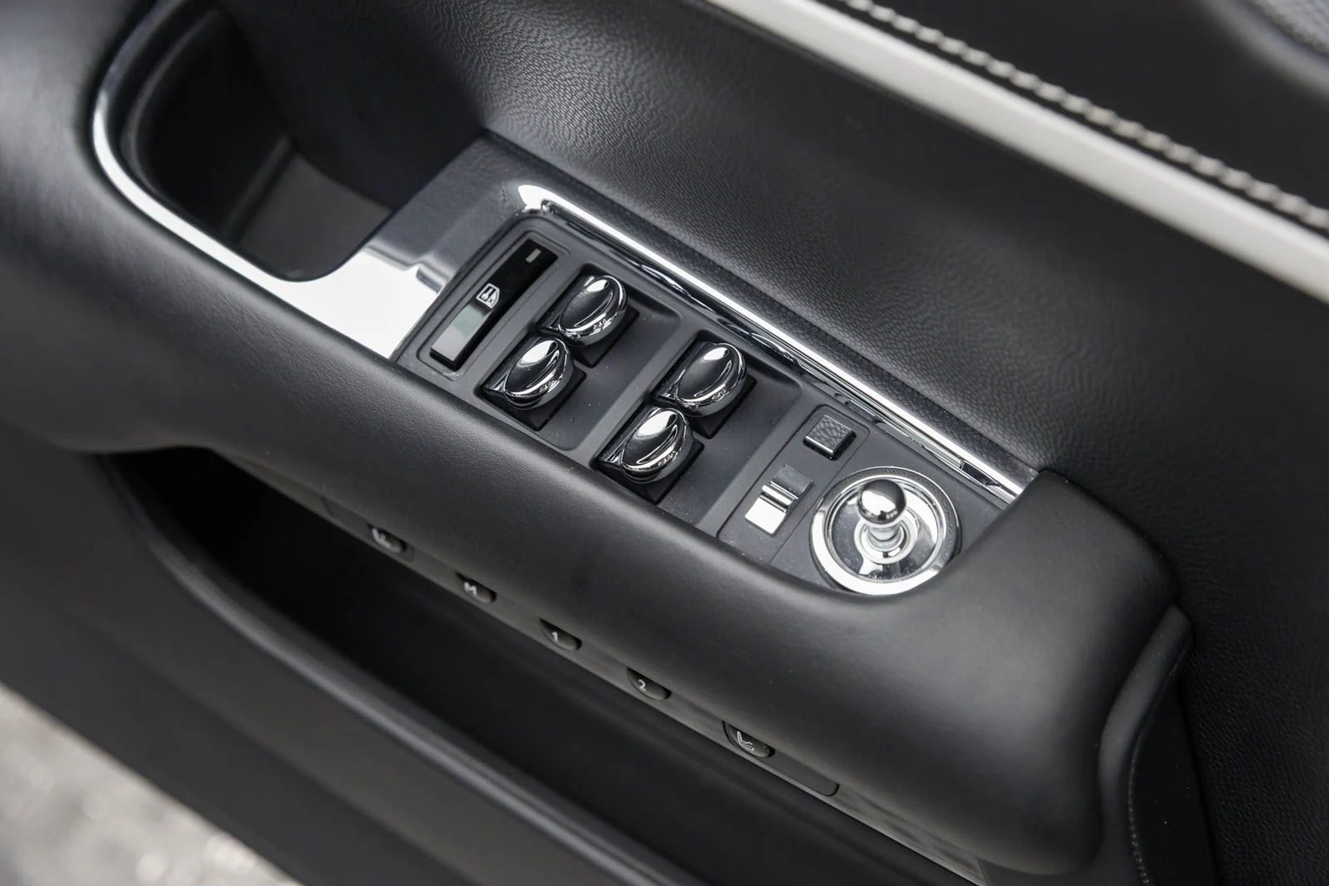 mph054_4240972560_55_0831182499