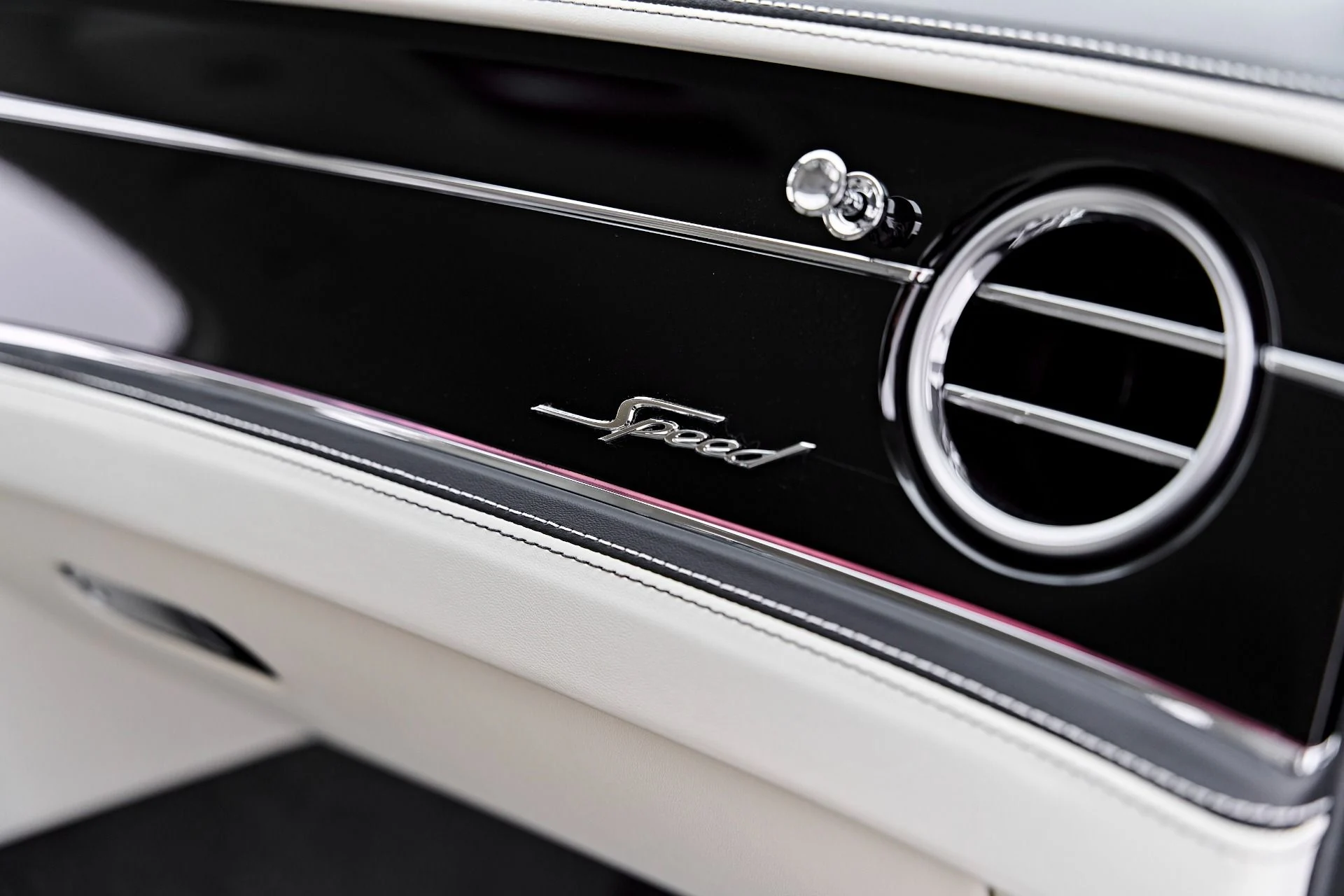 mph054_4241487386_Used_2025_Bentley_Flying_Spur_Speed_1786412254_9f0321a807