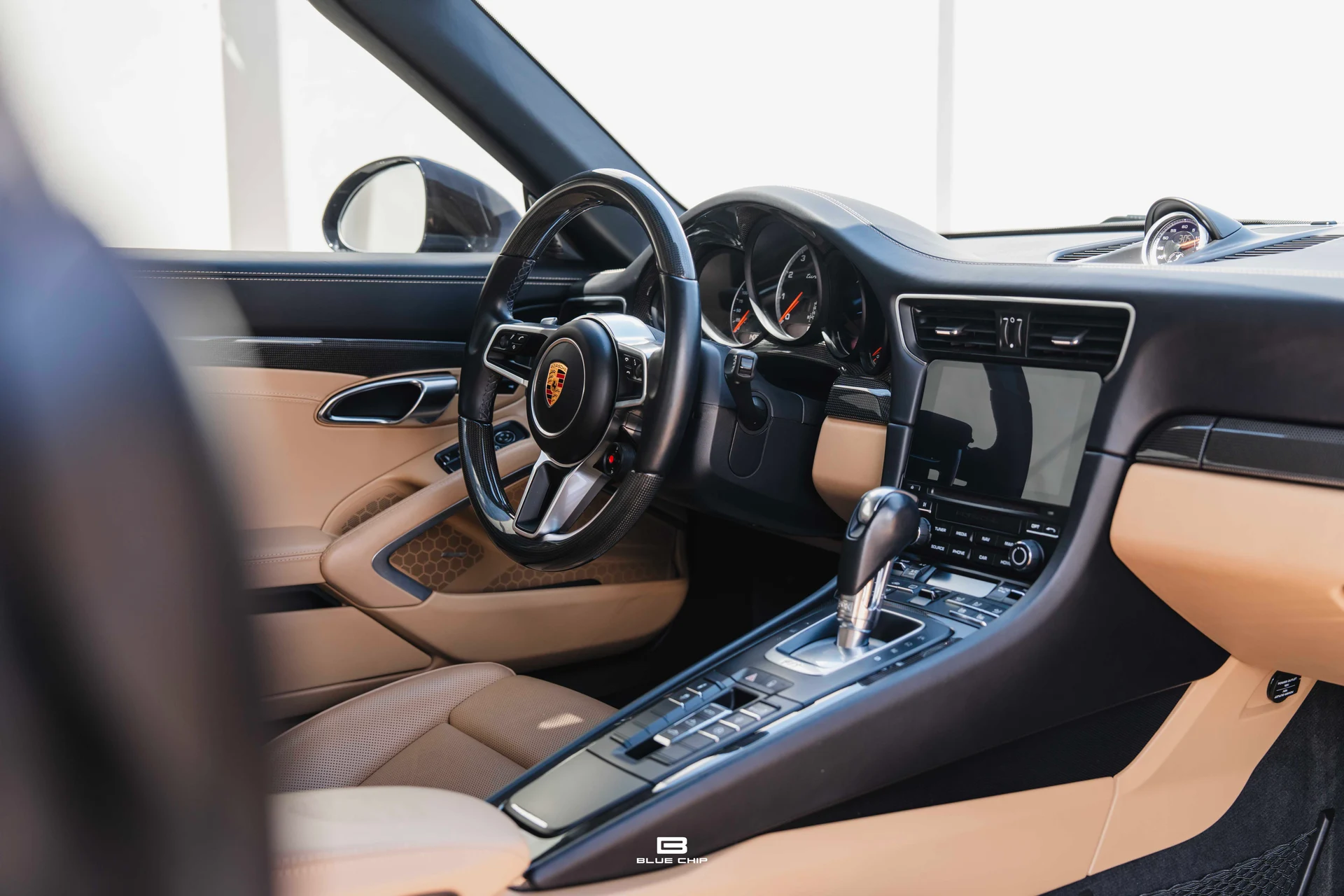 mph054_4252718946_6a2c27ee905b72c8ea4d3395_2017_Porsche_911_Turbo_55_4567224199