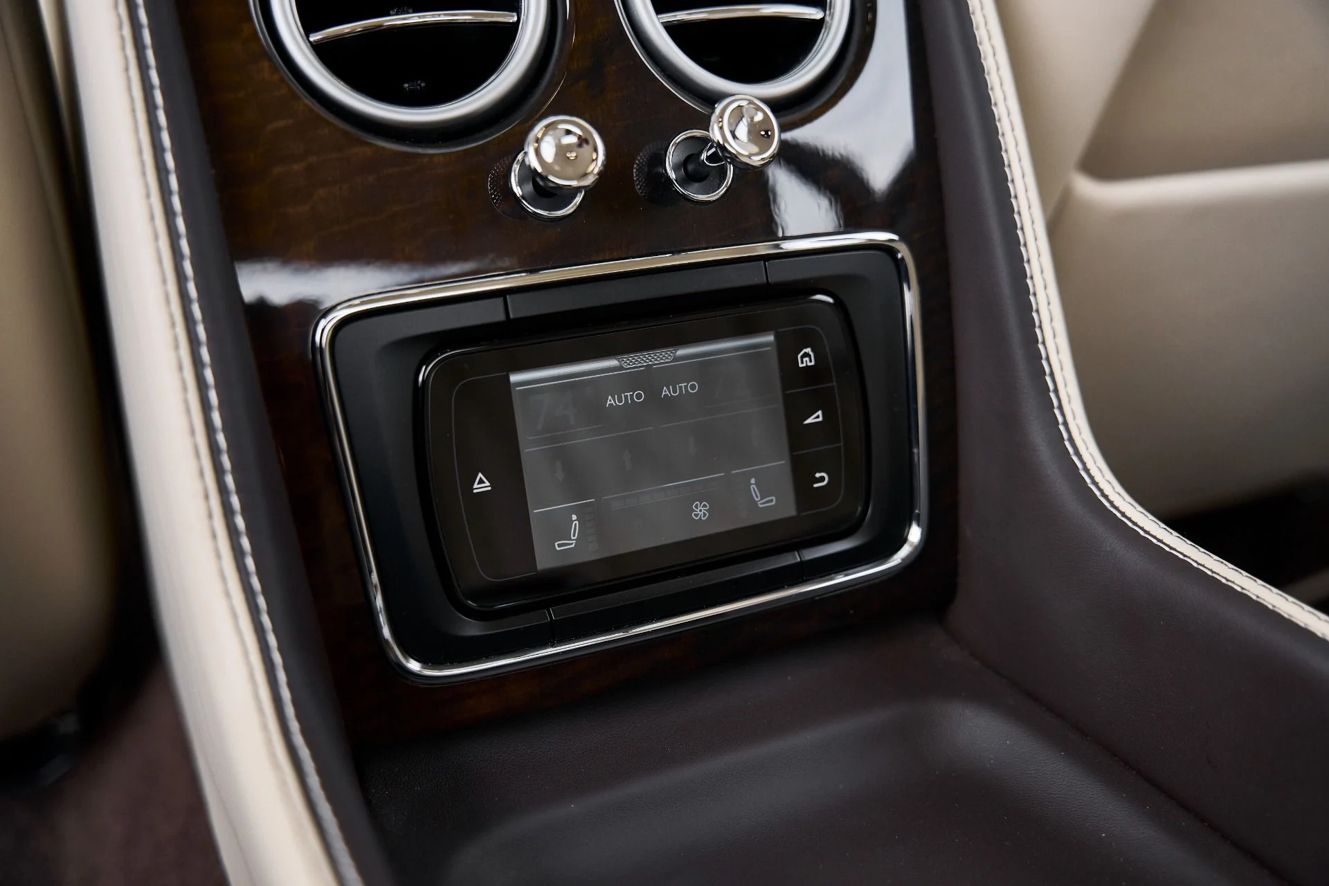 mph054_4259910682_Used_2015_Bentley_Flying_Spur_V8_1769278399_01febdbaeb