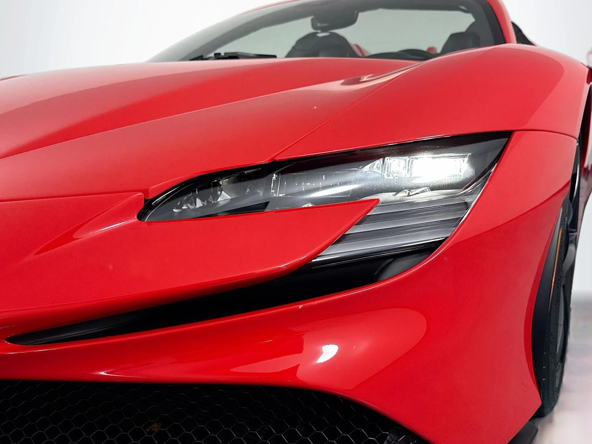 mph054_4271141600_Used_2025_Ferrari_SF_90_Spider_1784143825_2f5f200080