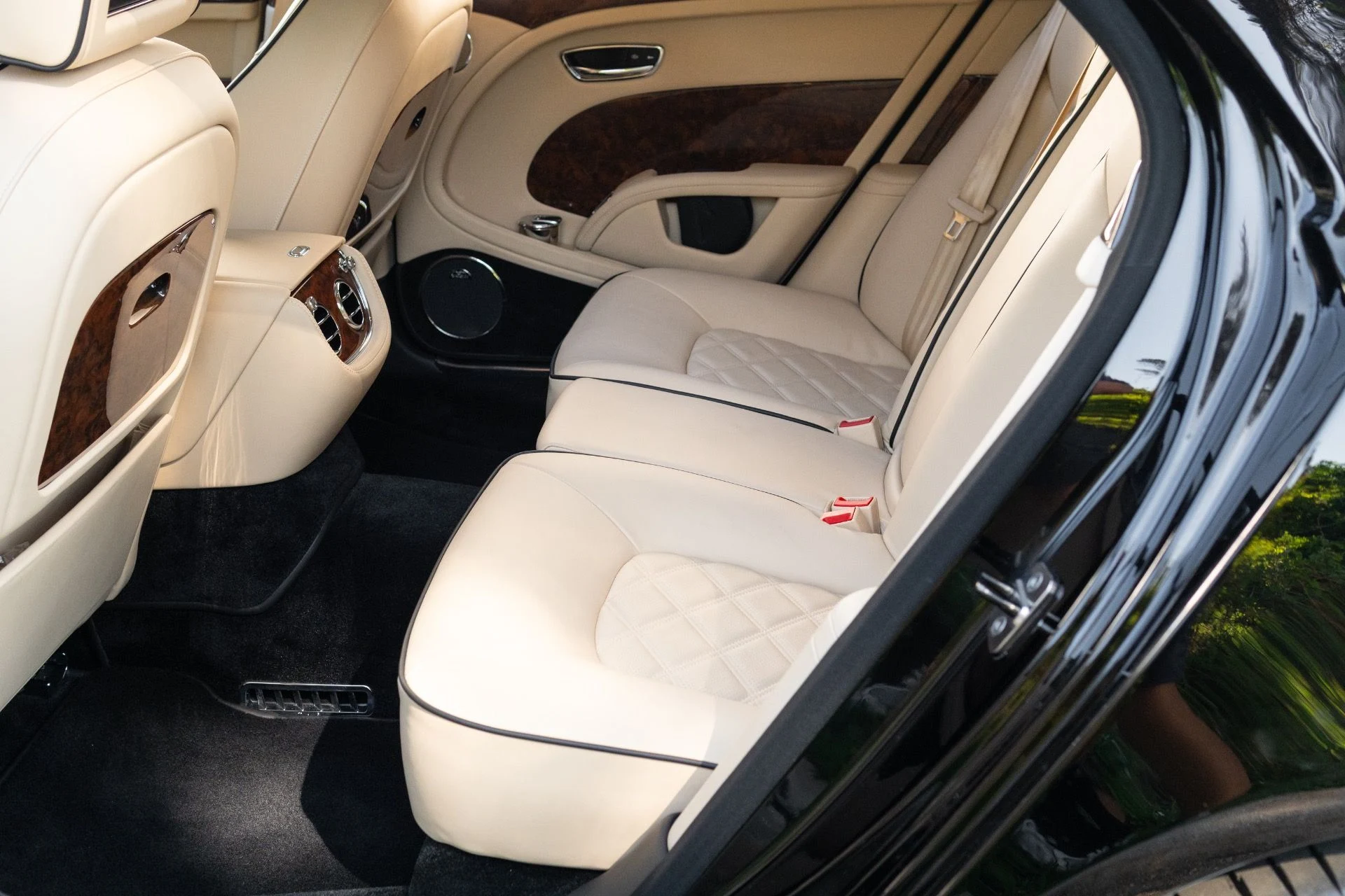 mph054_4288065937_Used_2014_Bentley_Mulsanne_1774576298_efe90aeab4