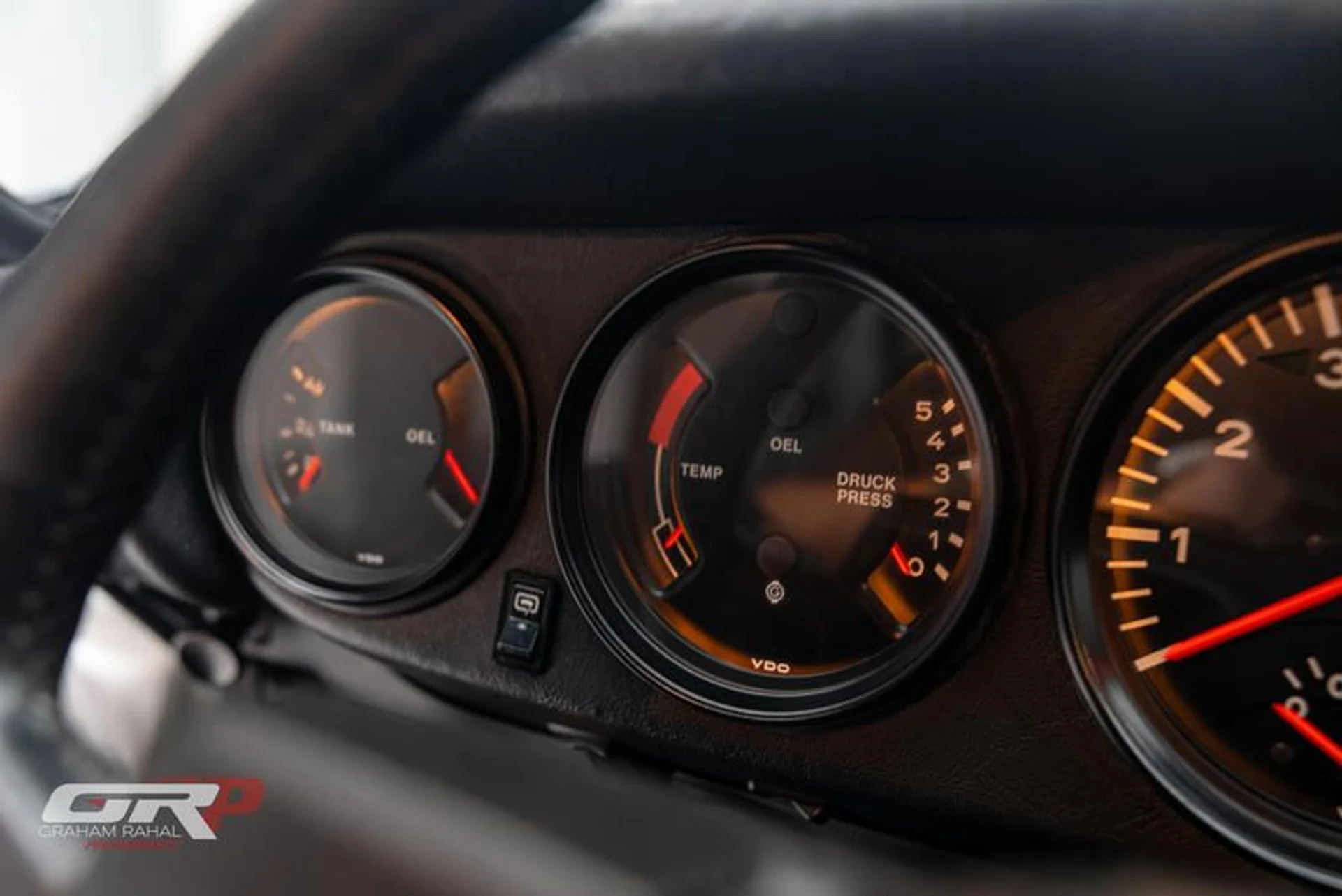 mph054_4291354229_B8_F9_D6_A9_B859_4_E62_93_F5_13_CC_90654_C39_6b774b2251