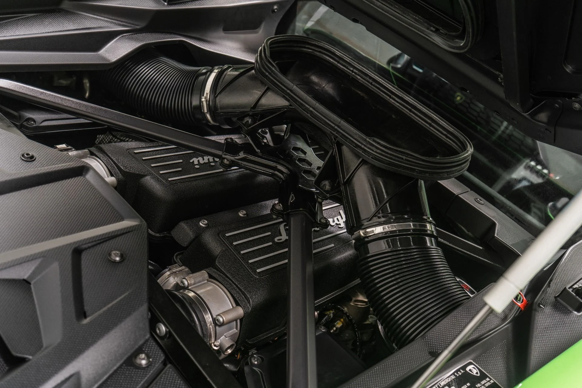 mph054_458853901_Used_2024_Lamborghini_Huracan_Sterrato_1762382893_86497f4fd6