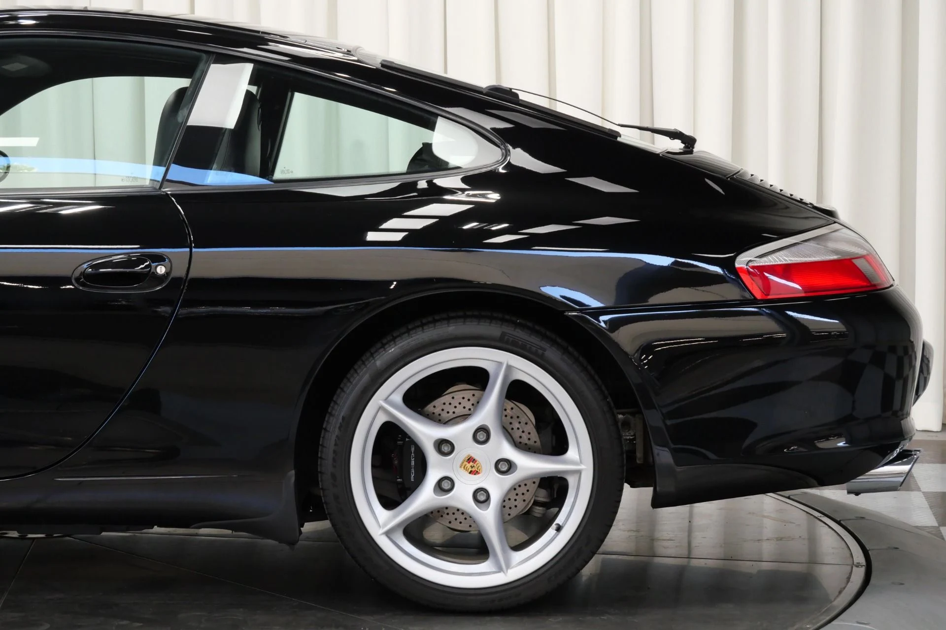 mph054_485691865_Used_2003_Porsche_911_Carrera_1758033613_2b176464ad