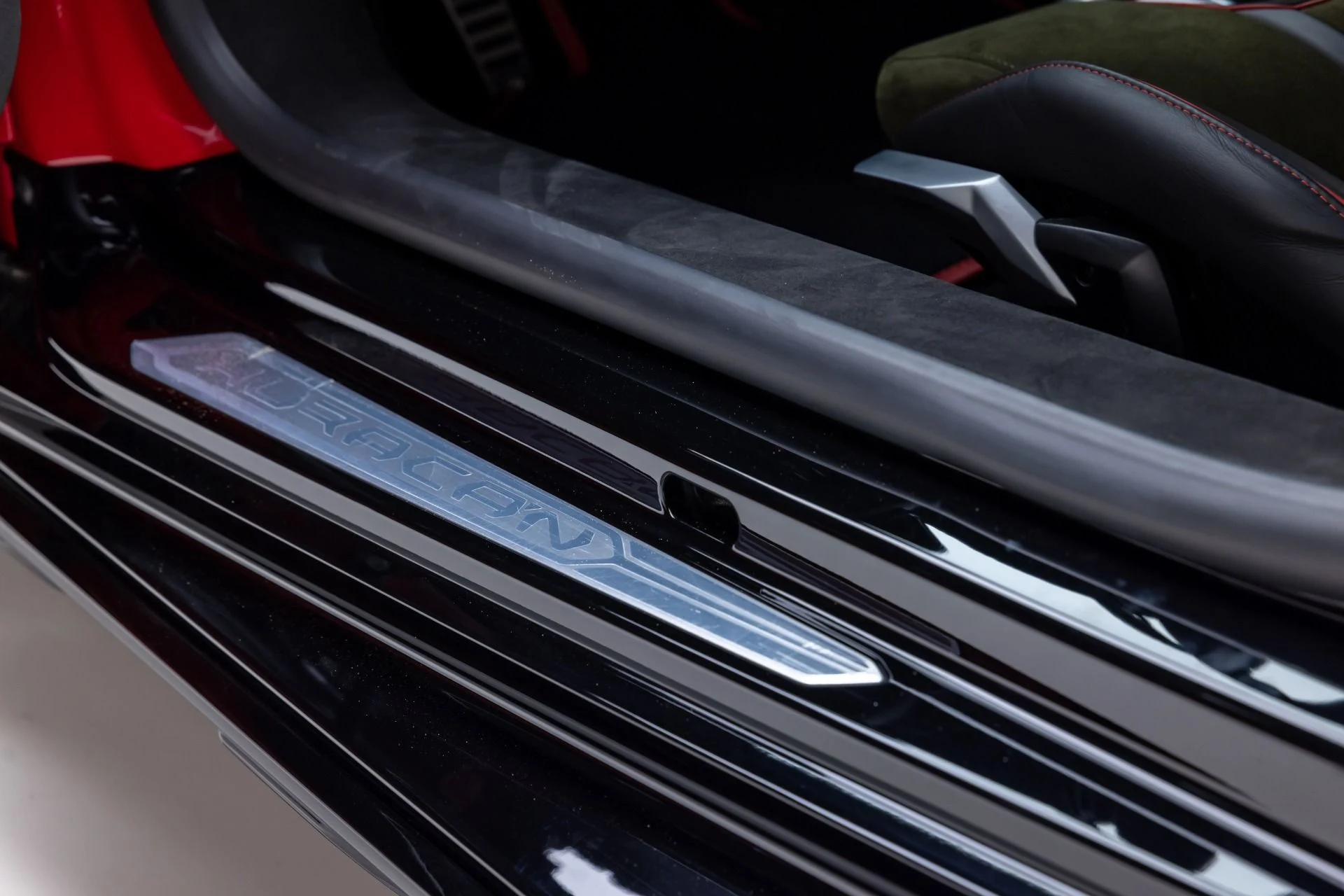 mph054_550362476_Used_2024_Lamborghini_Huracan_Sterrato_1765391926_988583ea66