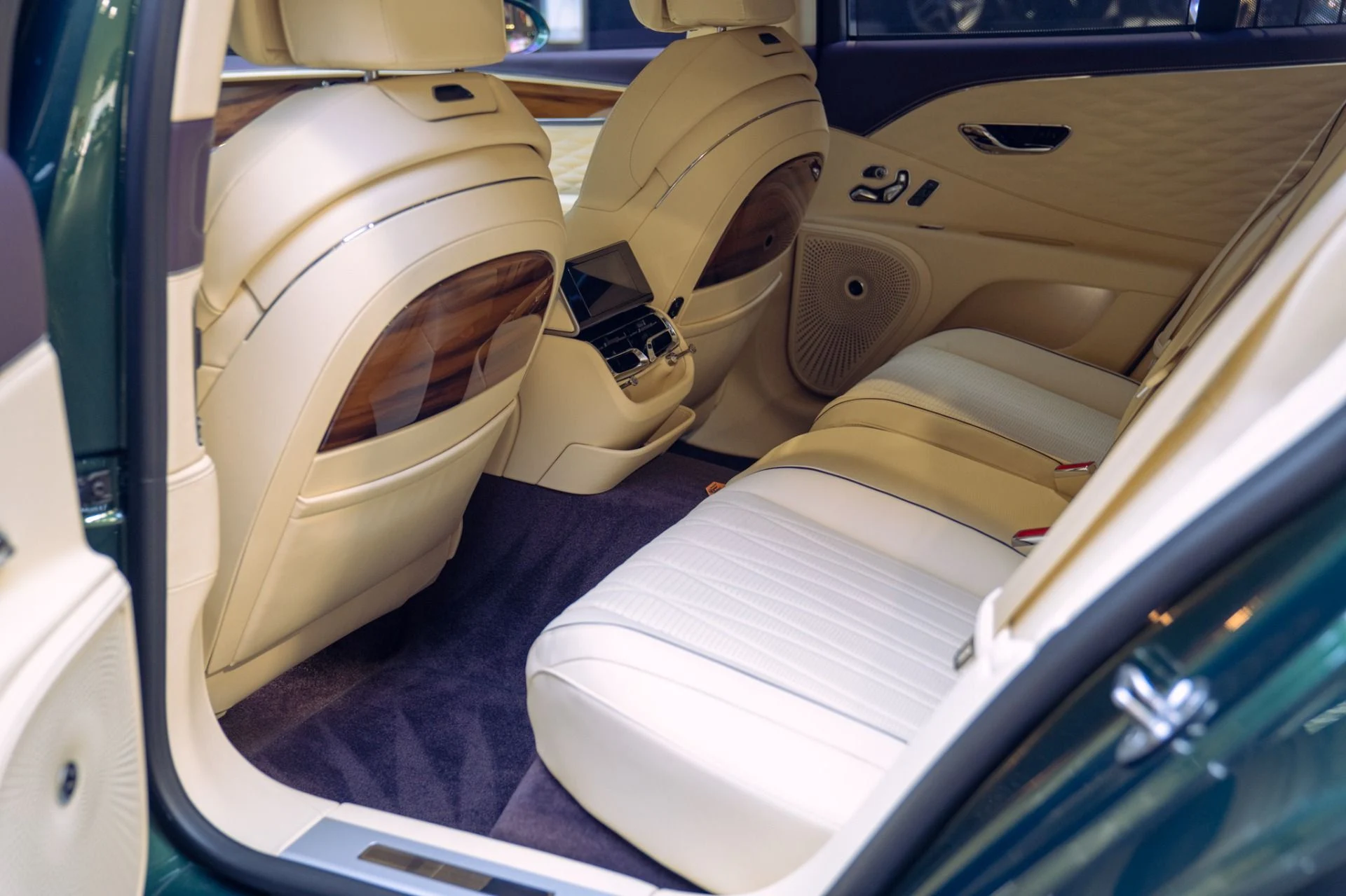 mph054_557025535_Used_2022_Bentley_Flying_Spur_V8_1790700947_a158d59e7f