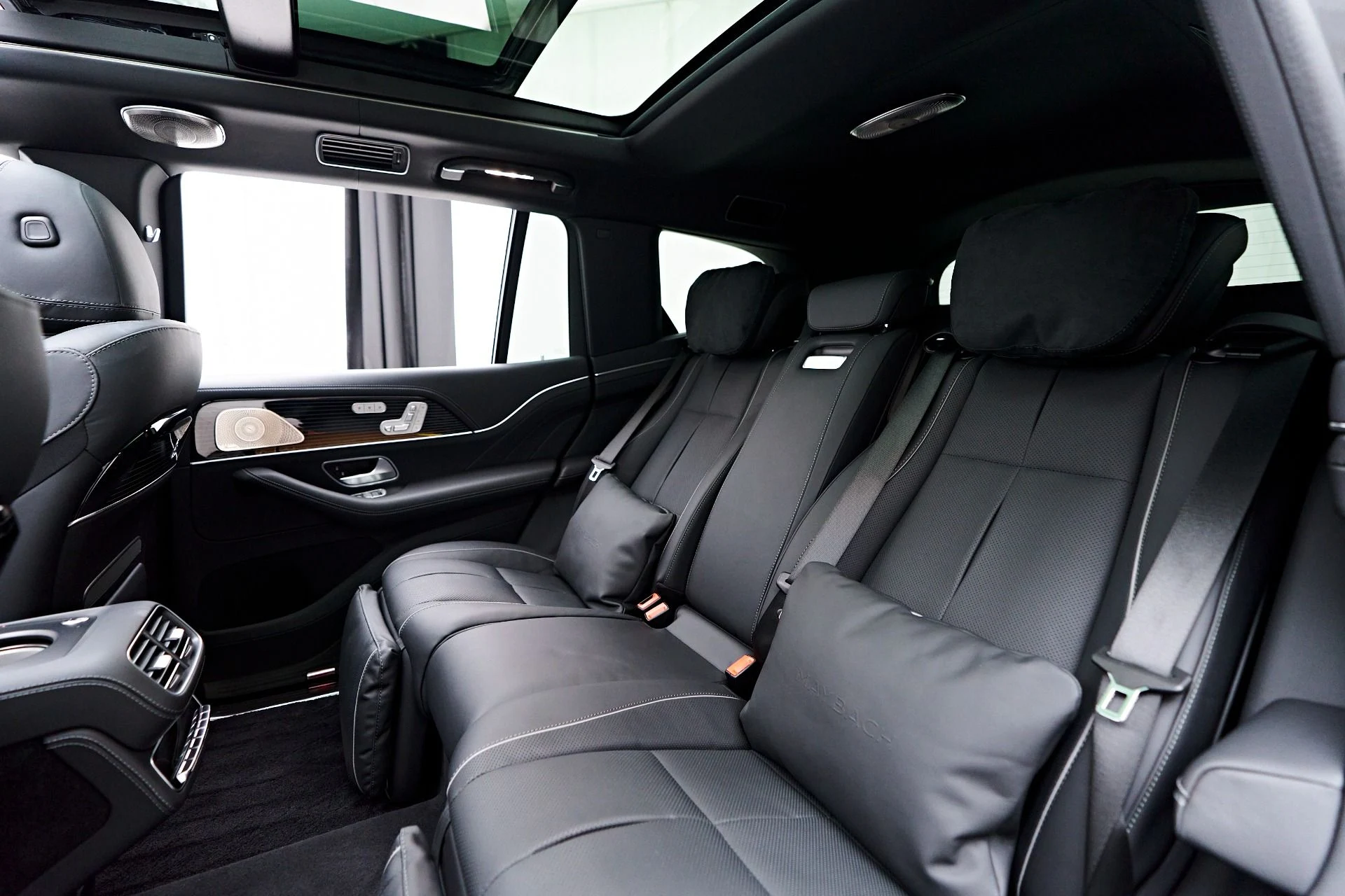 mph054_563127083_Used_2023_Mercedes_Benz_GLS_Maybach_GLS_600_1762799282_aa32aa7bdb