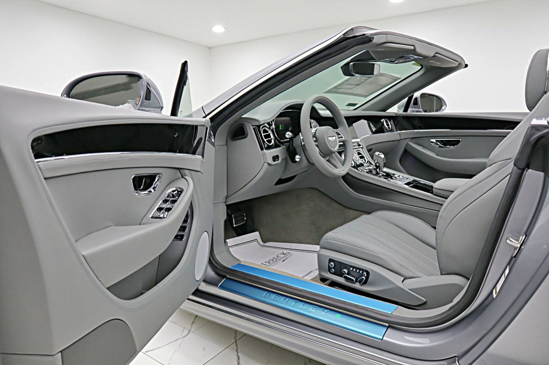 mph054_621769276_New_2026_Bentley_Continental_GTC_7702152b10