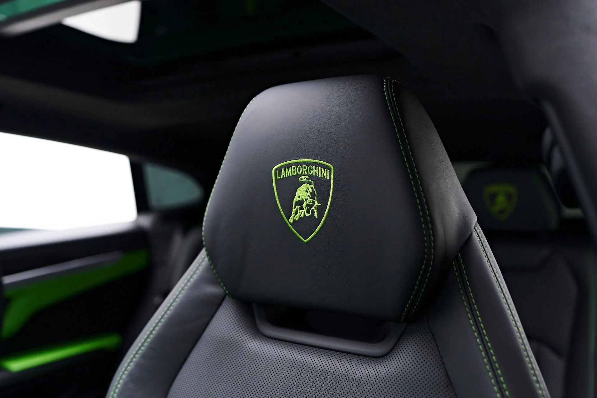 mph054_623439509_Used_2022_Lamborghini_Urus_Base_1758404827_24ac1771a2