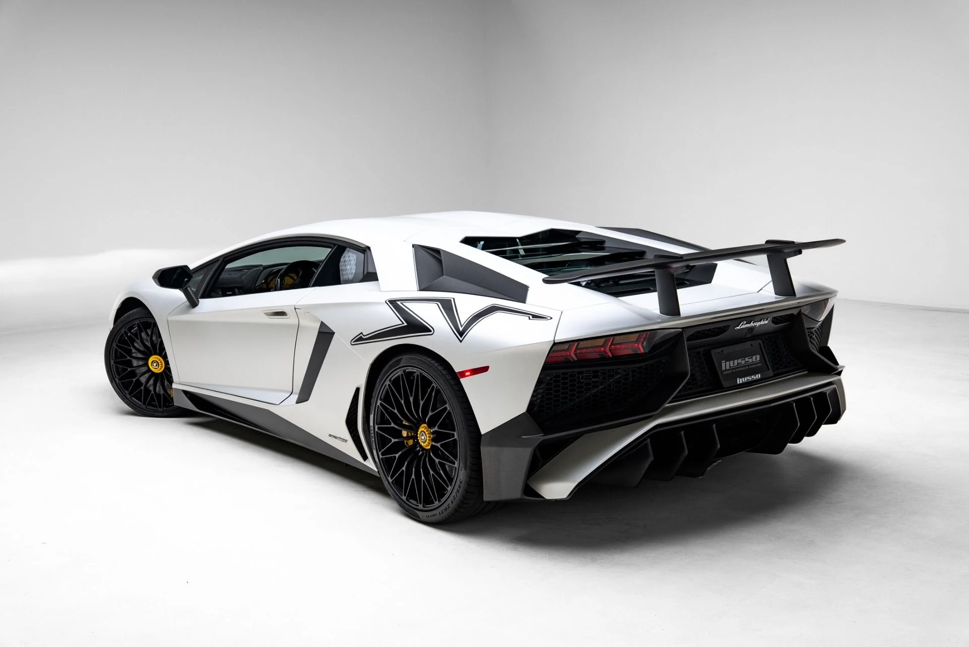mph054_629708597_Used_2016_Lamborghini_Aventador_SV_1775078140_9069c2b502