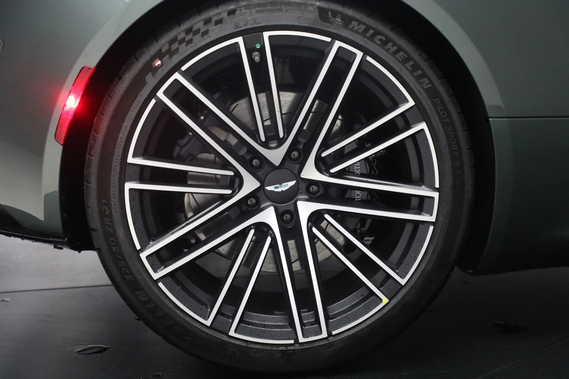 mph054_643196686_New_2025_Aston_Martin_DB_12_Volante_ae8f5e51df