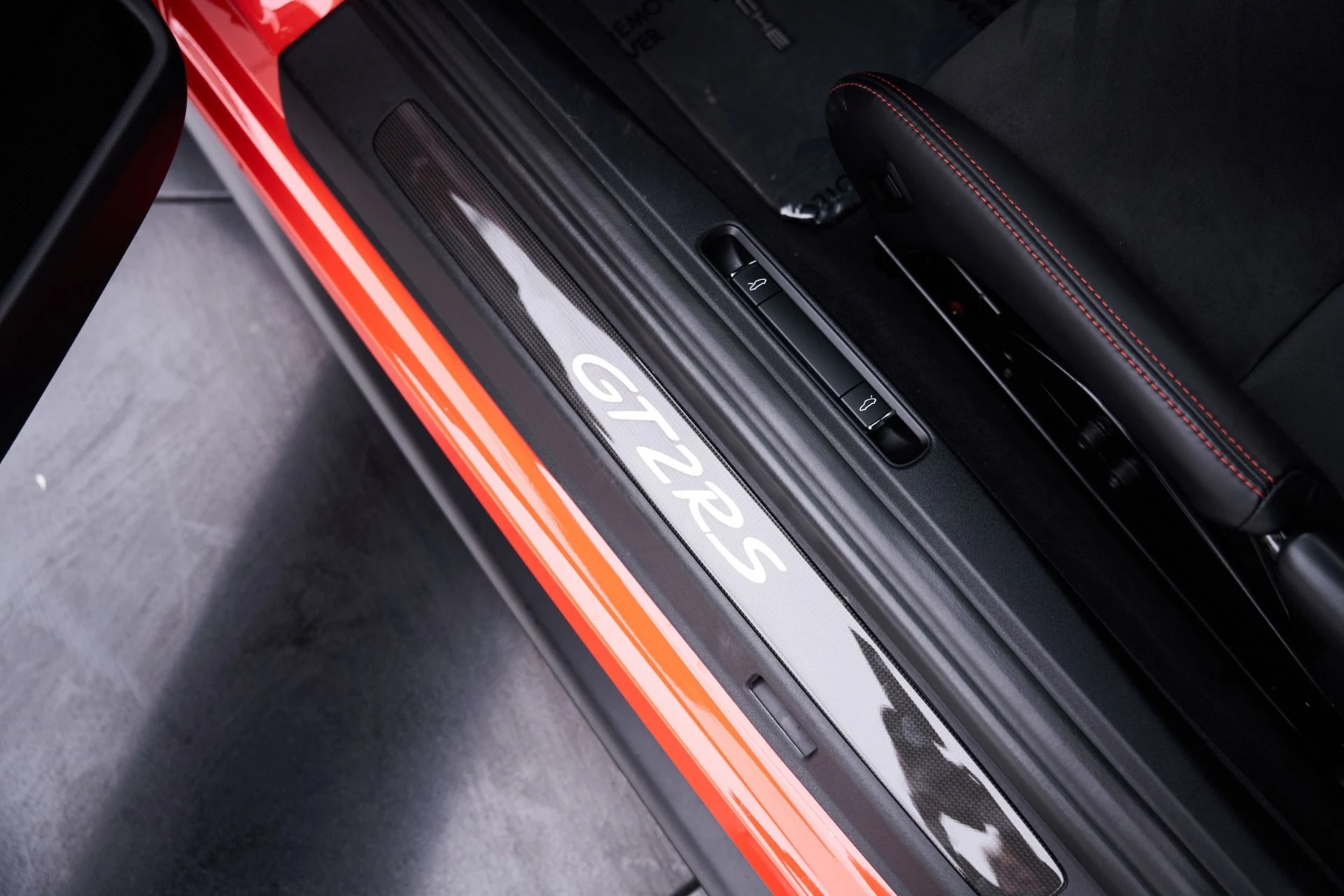 mph054_658899741_Used_2018_Porsche_911_GT_2_RS_1792687224_589c130450