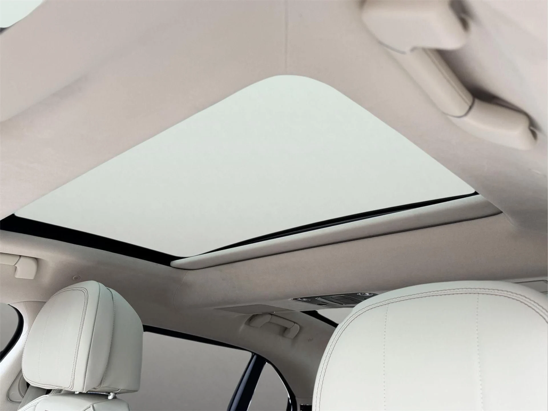 mph054_660901005_c1db9e83fd49b92bad617f8d4b5a8e94_6206193551