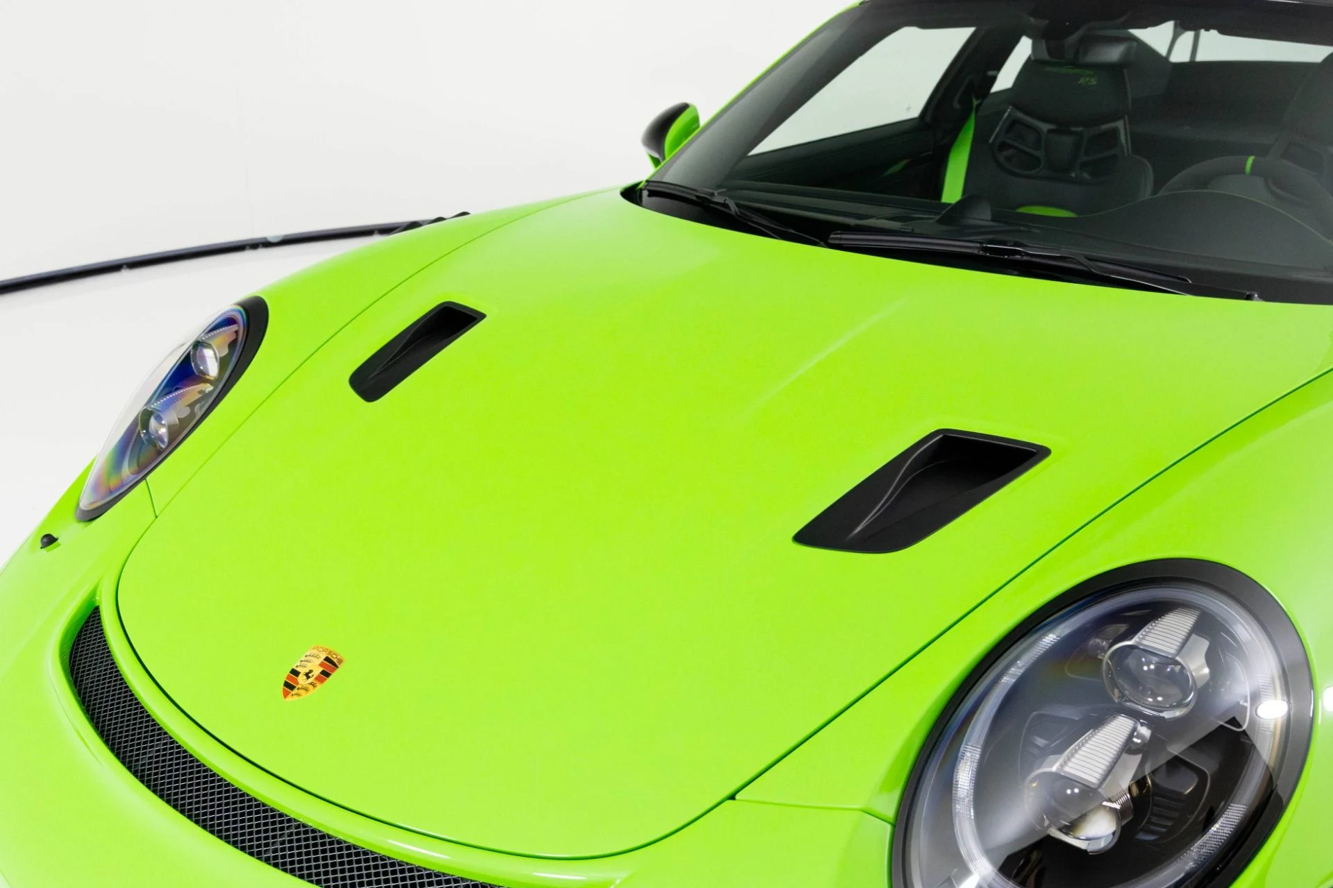 mph054_762776897_Used_2019_Porsche_911_GT_3_RS_1763595303_2dcb3644be