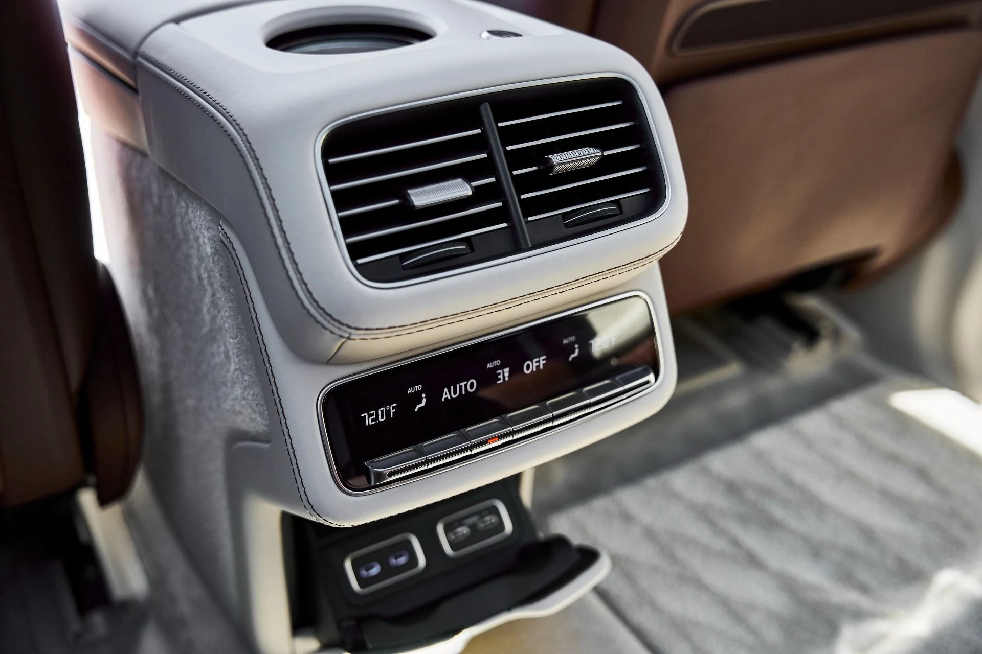 mph054_824876663_Used_2026_Mercedes_Benz_GLS_Maybach_GLS_600_1777074143_8d58fd8bb0