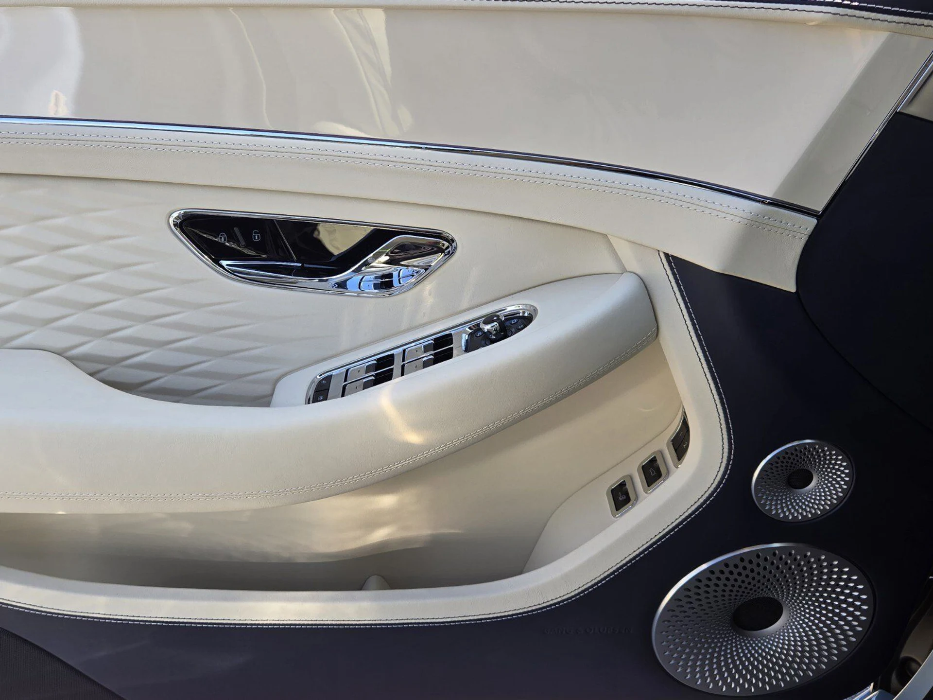 mph054_839827093_dae2a3fdd3e4d3d3c6ac624a2334f12ax_91ef98a531