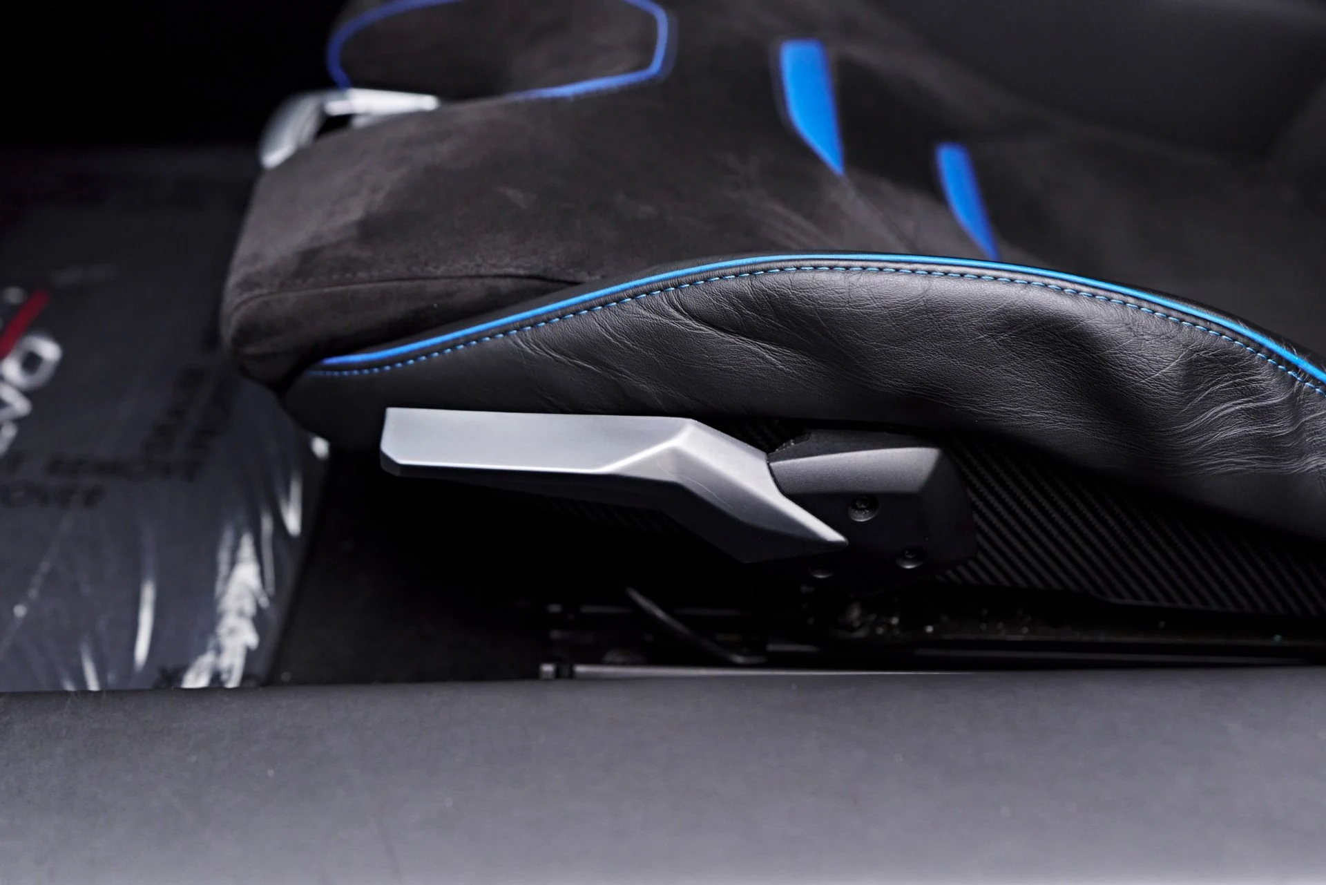mph054_843348041_Used_2021_Lamborghini_Huracan_EVO_Base_1758314695_04c4edeab8