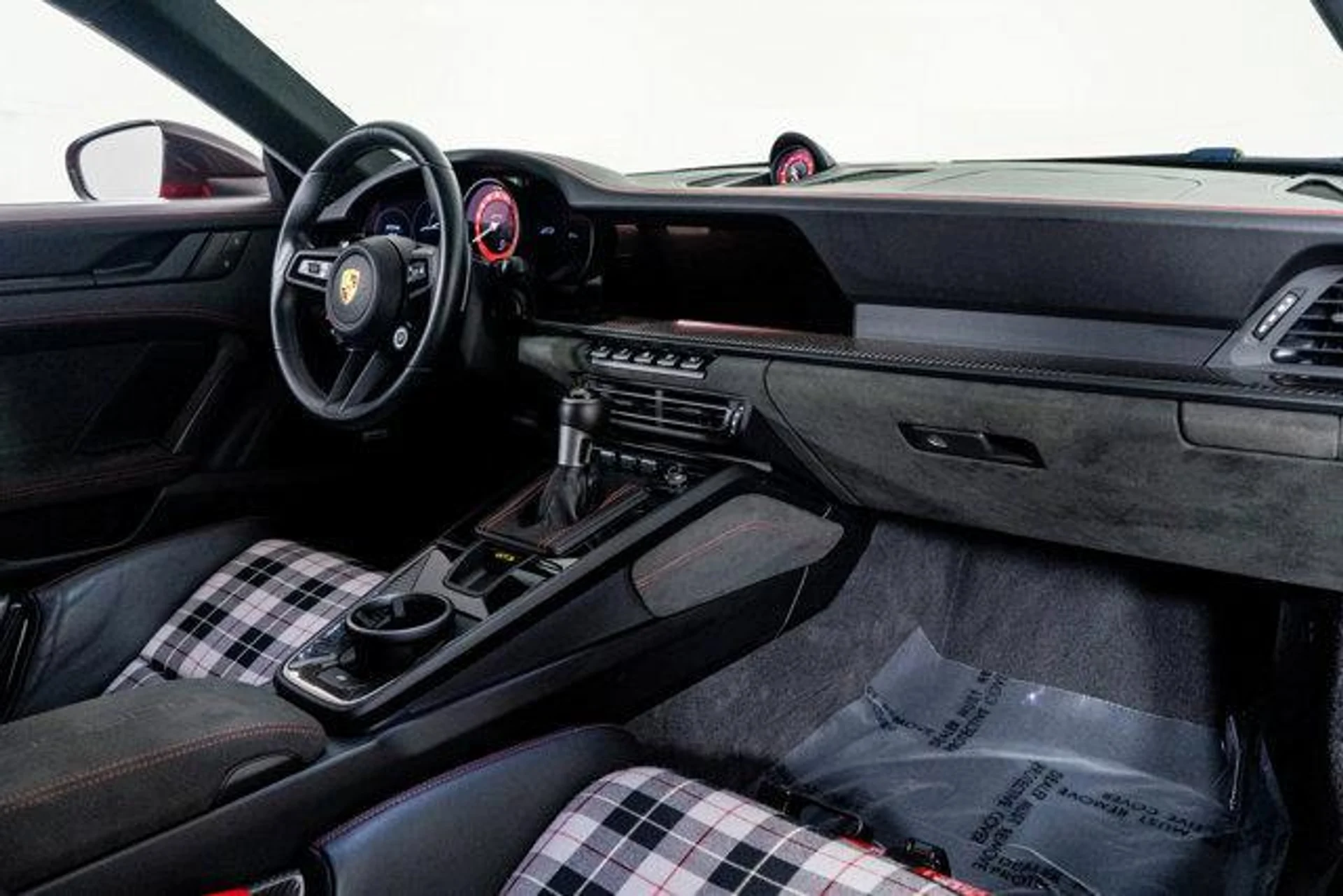 mph054_893840045_Xenvl_H_Uy4_DOS_0wxxa8p5f_WP_0_io_e61adf4d40