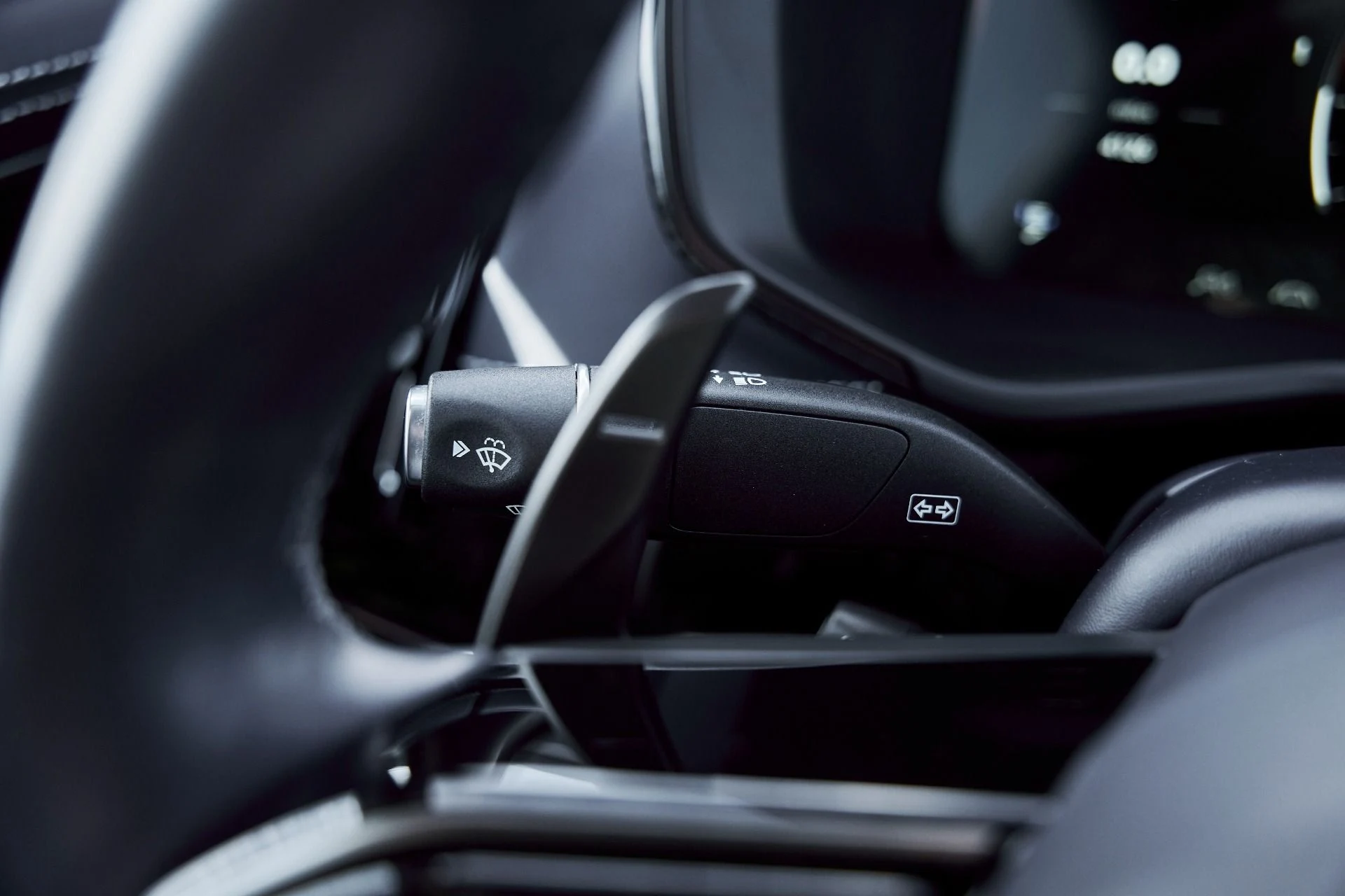 mph054_909834841_Used_2025_Aston_Martin_DBX_707_1771642297_c57f73d908