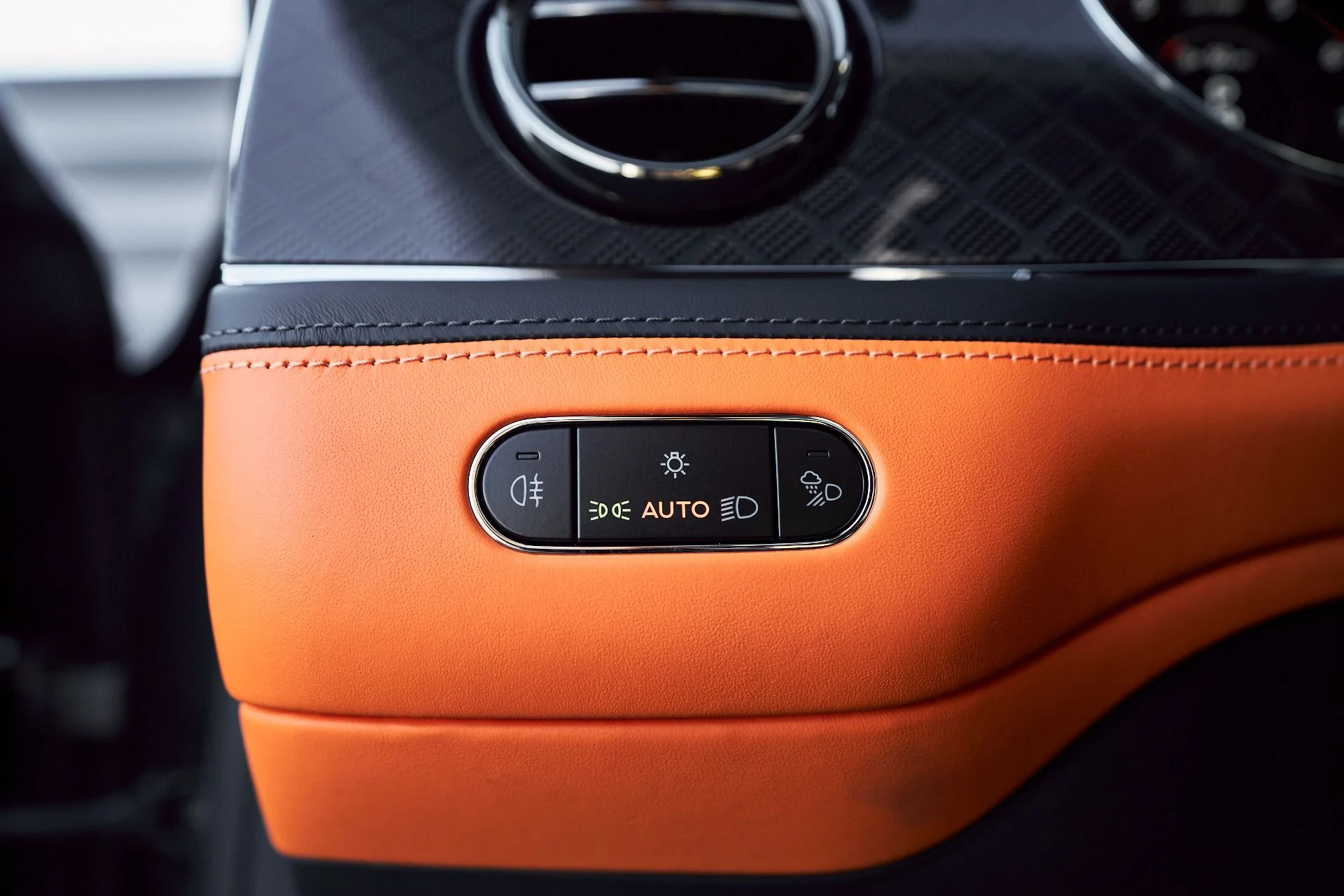 mph054_914514233_Used_2025_Bentley_Bentayga_S_Black_Edition_1764904247_15a7514cfb