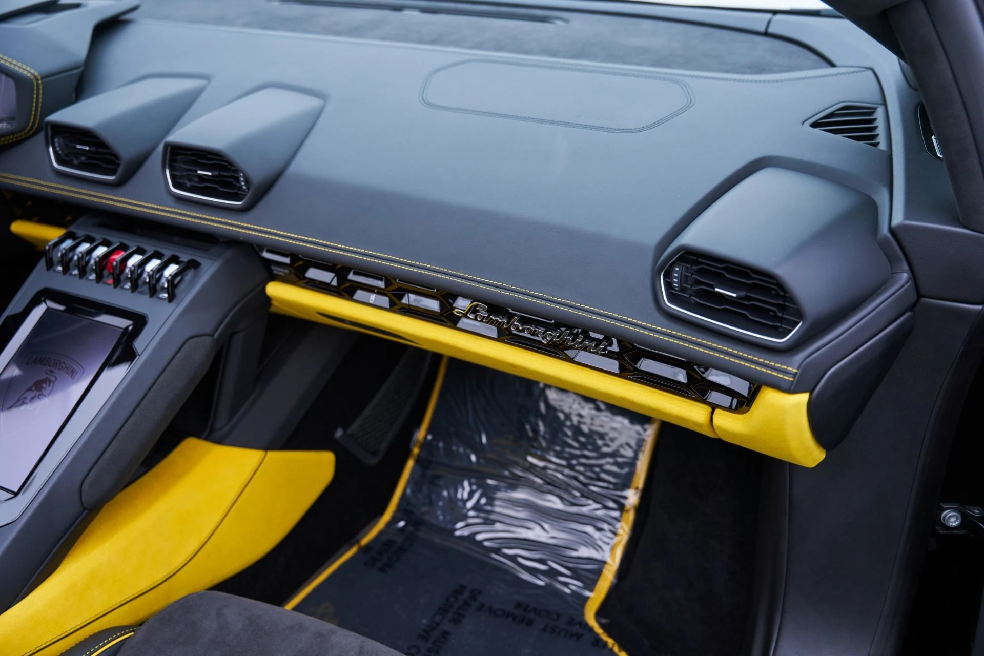 mph054_922111618_Used_2024_Lamborghini_Huracan_1793135604_c40d4edba3