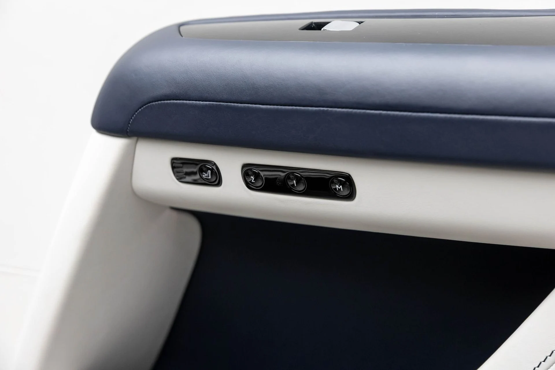 mph054_961508256_55_607194c3f4