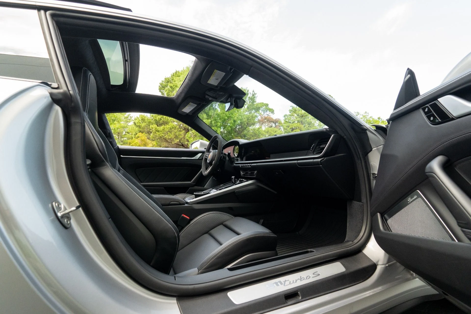 mph054_96325399_Used_2021_Porsche_911_Turbo_S_1758737286_62c211e954