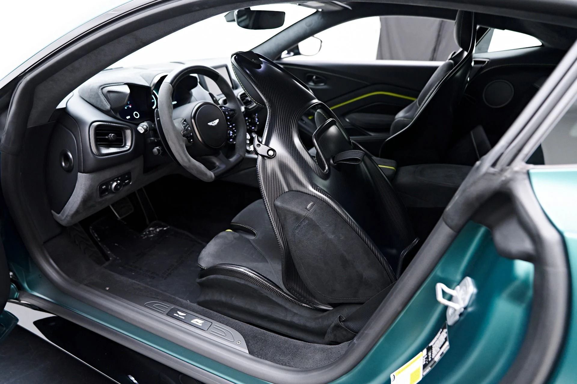 mph054_999127930_Used_2023_Aston_Martin_Vantage_F1_Edition_1755655689_28feb6dcbe