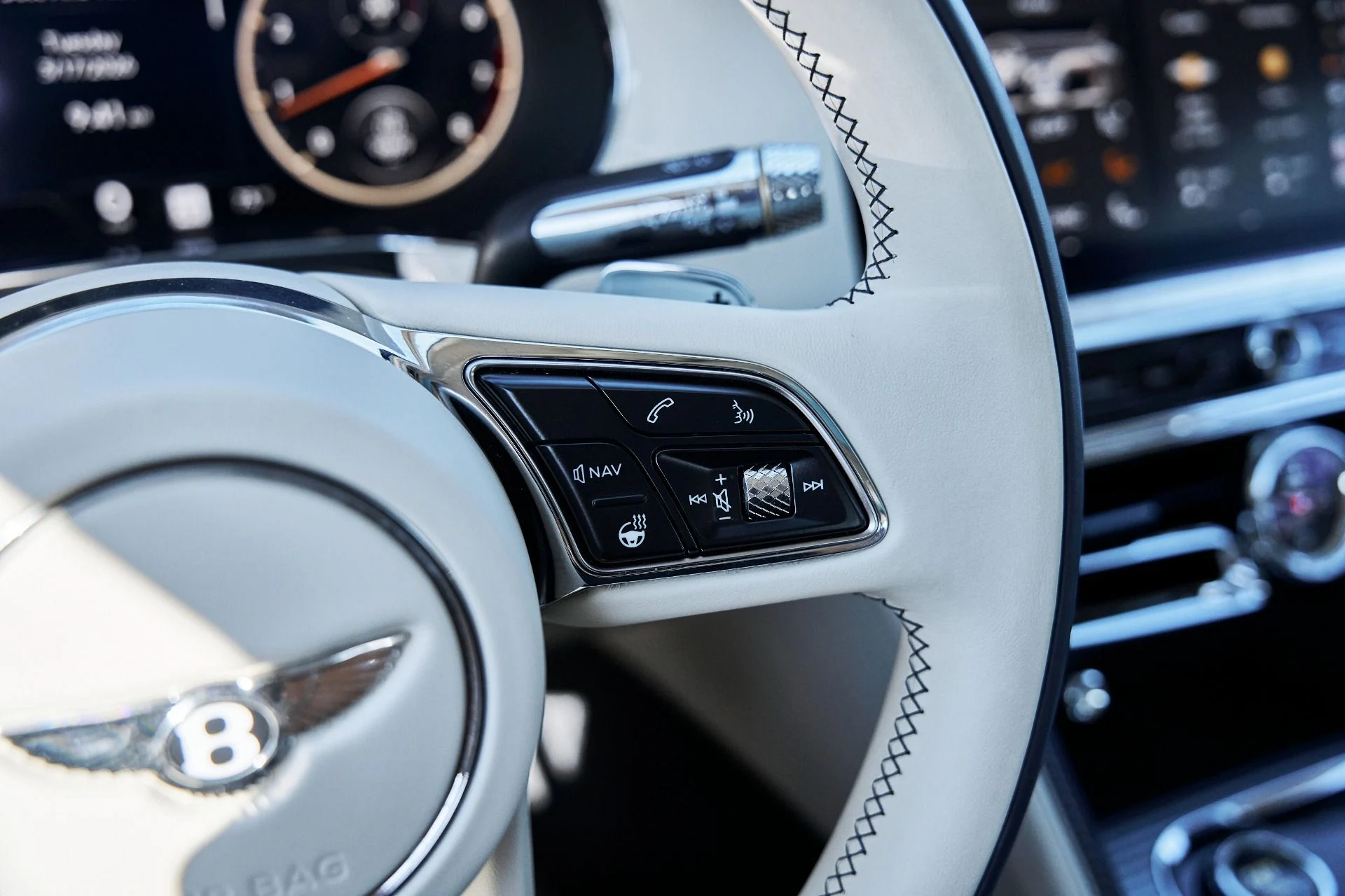 mph055_1005671989_Used_2024_Bentley_Flying_Spur_Mulliner_V8_1773796279_57fed1d30d